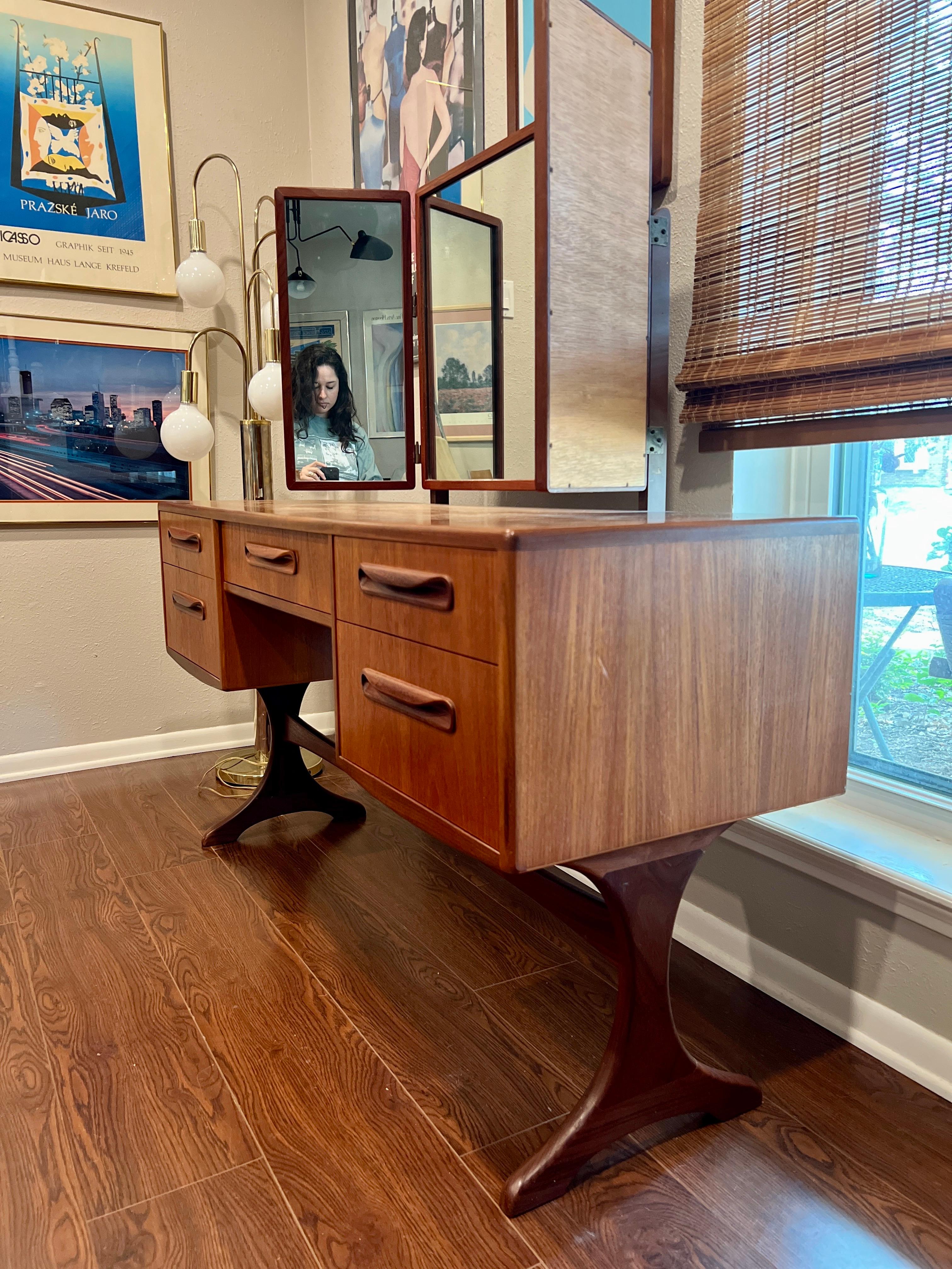 Vintage Mid-Century Modern Vanity / Desk by G-Plan, Part of Their Fresco Range In Good Condition In Houston, TX