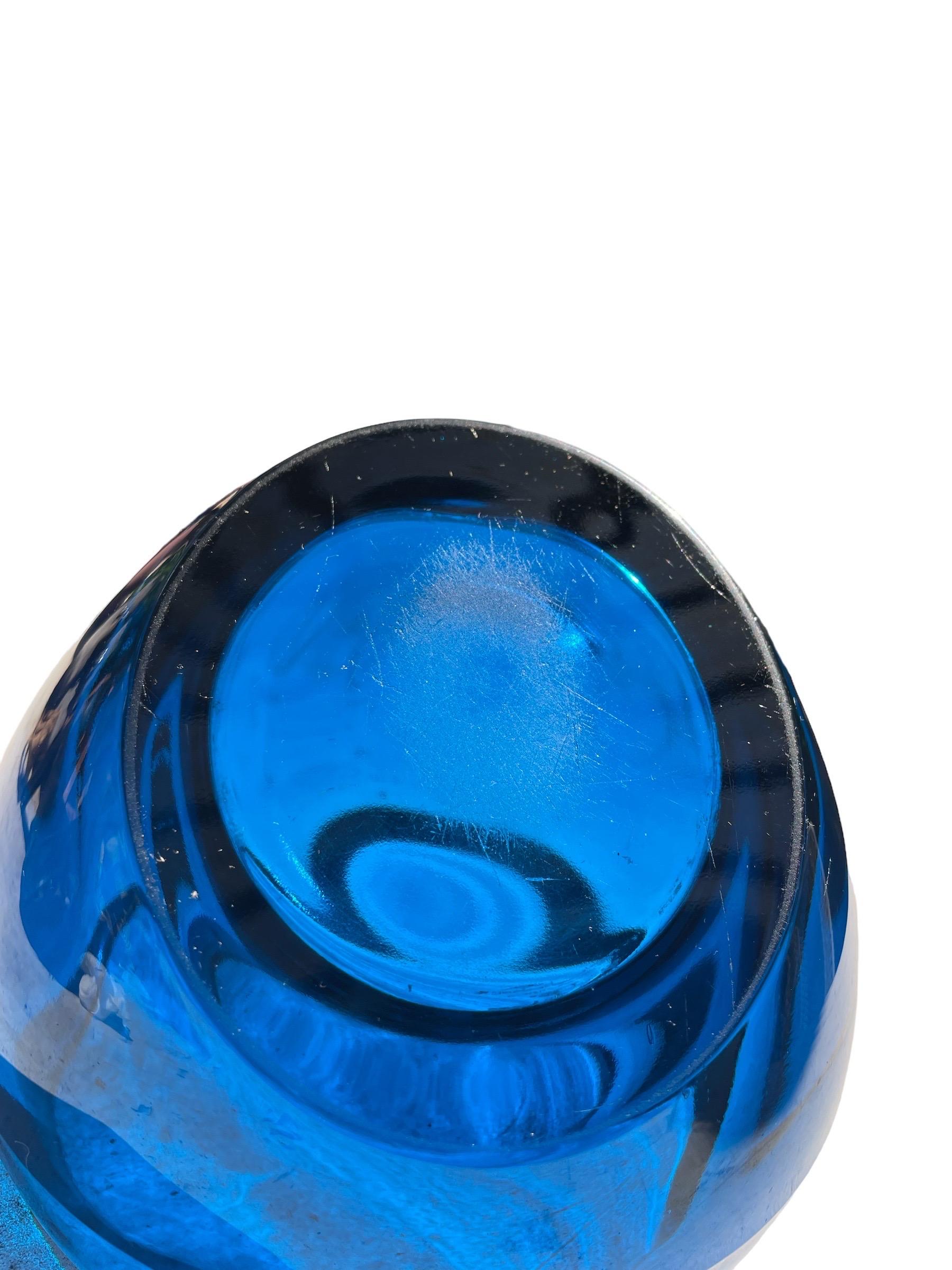 Vintage Mid Century Modern Viking Cobalt Blue Glass Orb Ashtray 

Vintage Mid Century Modern Viking Glass Org Ashtray Cobalt Blue 6