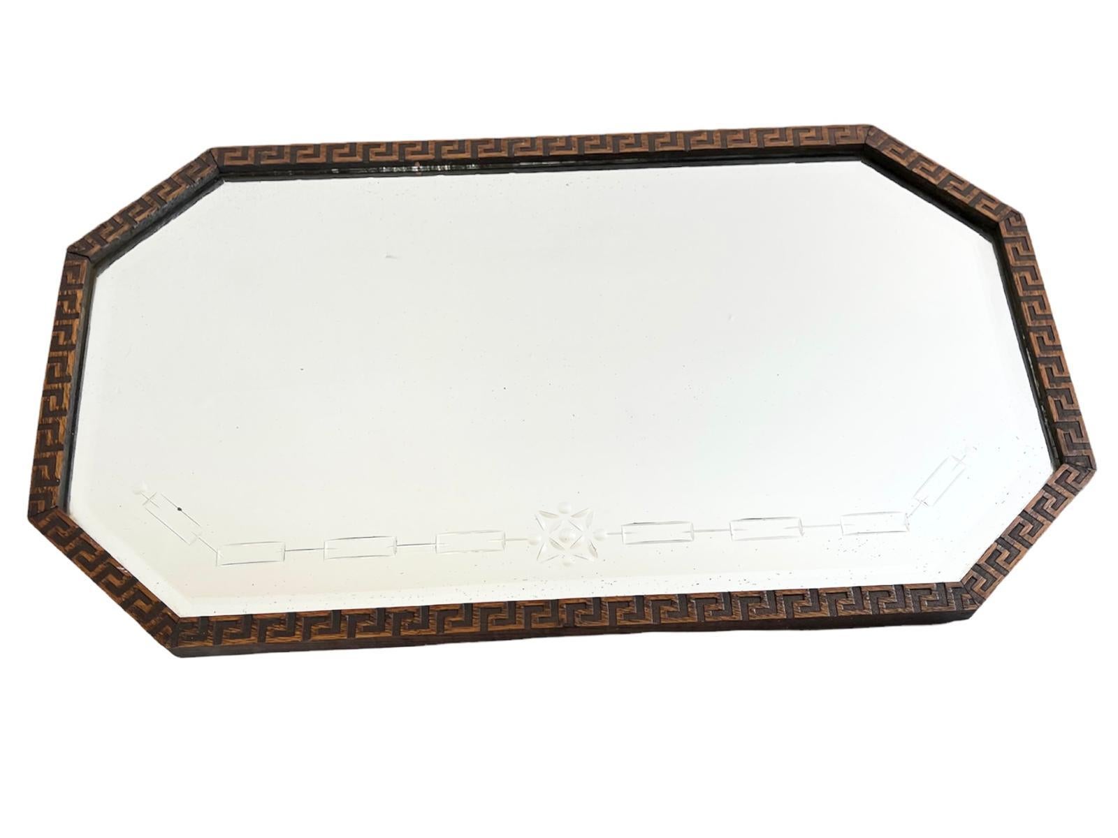 Vintage wall mirror. Vintage Condition Consistent with Age as Picture

Dimensions. 27.5”W ; 0.75”D ; 16.5”H