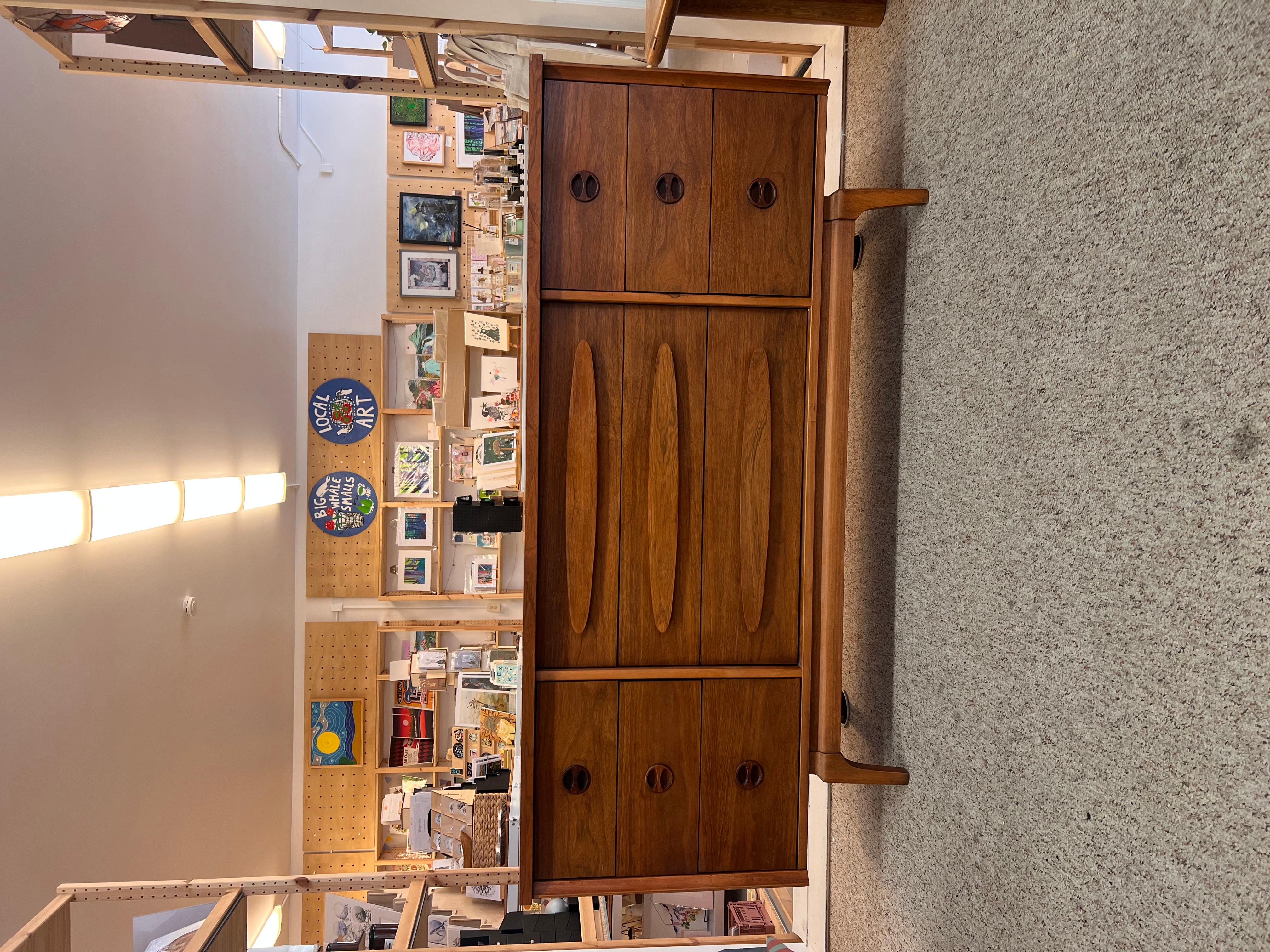 Vintage Mid Century Modern Walnut 4 and 9-Drawer Drawers Dovetailed (tiroirs à queue d'aronde) Bon état - En vente à Seattle, WA