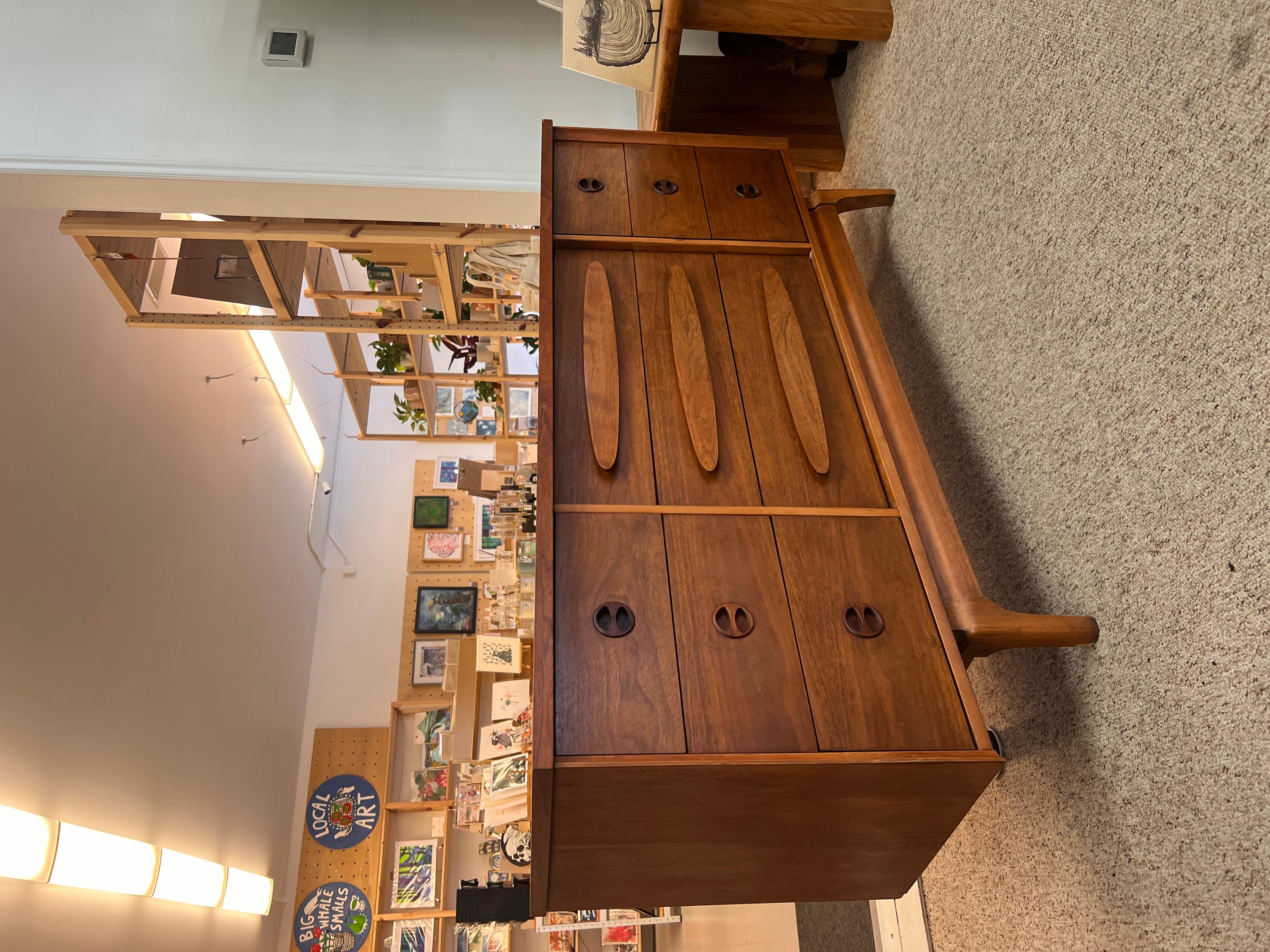 Fin du 20e siècle Vintage Mid Century Modern Walnut 4 and 9-Drawer Drawers Dovetailed (tiroirs à queue d'aronde) en vente