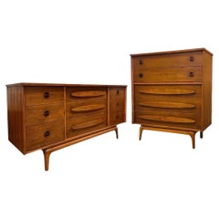 Vintage Mid Century Modern Walnut 4 and 9-Drawer Dresser Dovetailed Drawers