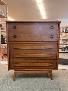 Vintage Mid Century Modern Walnut 4 Drawer Dresser Dovetailed Drawers