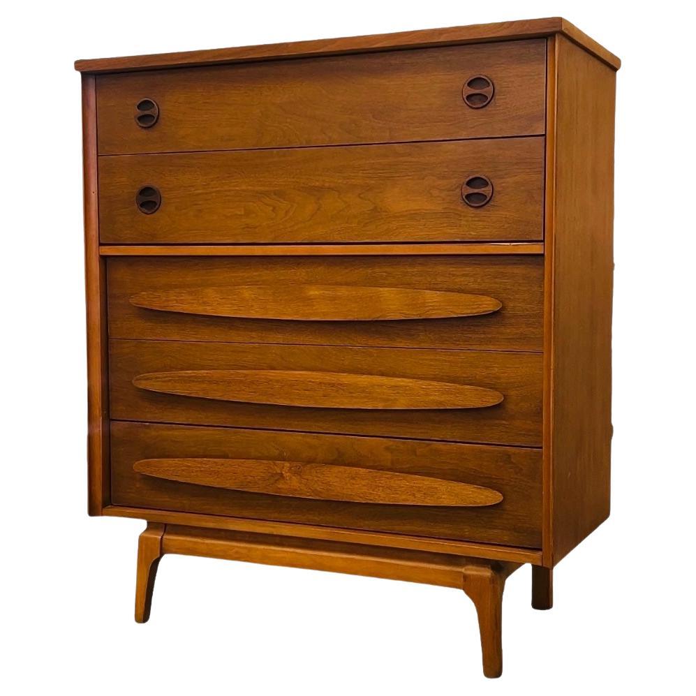 Vintage Mid Century Modern Walnut 4 Drawer Dresser Dovetailed Drawers