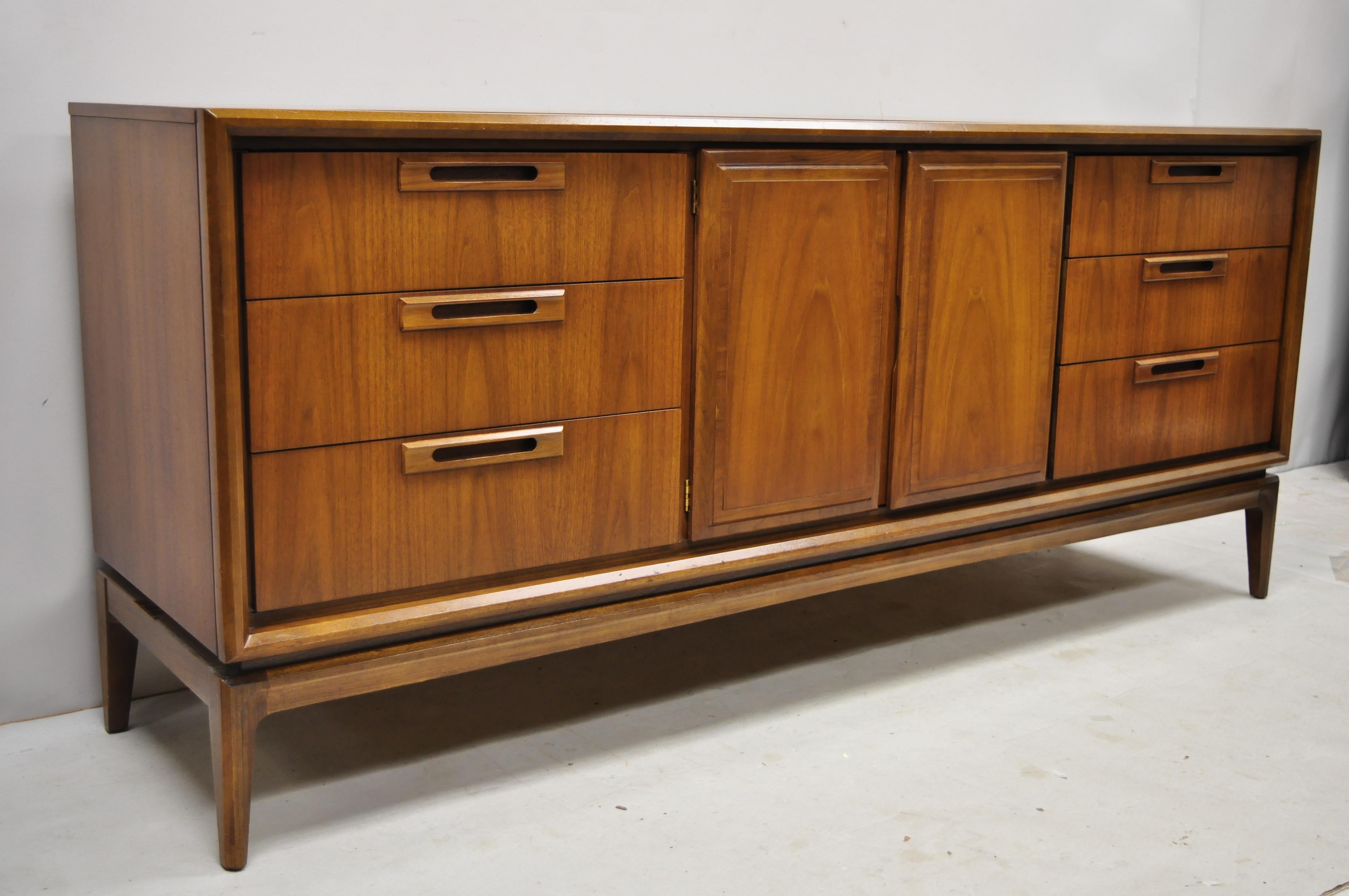 Vintage Mid-Century Modern Walnut 9-Drawer Long Dresser Credenza Randall House 4