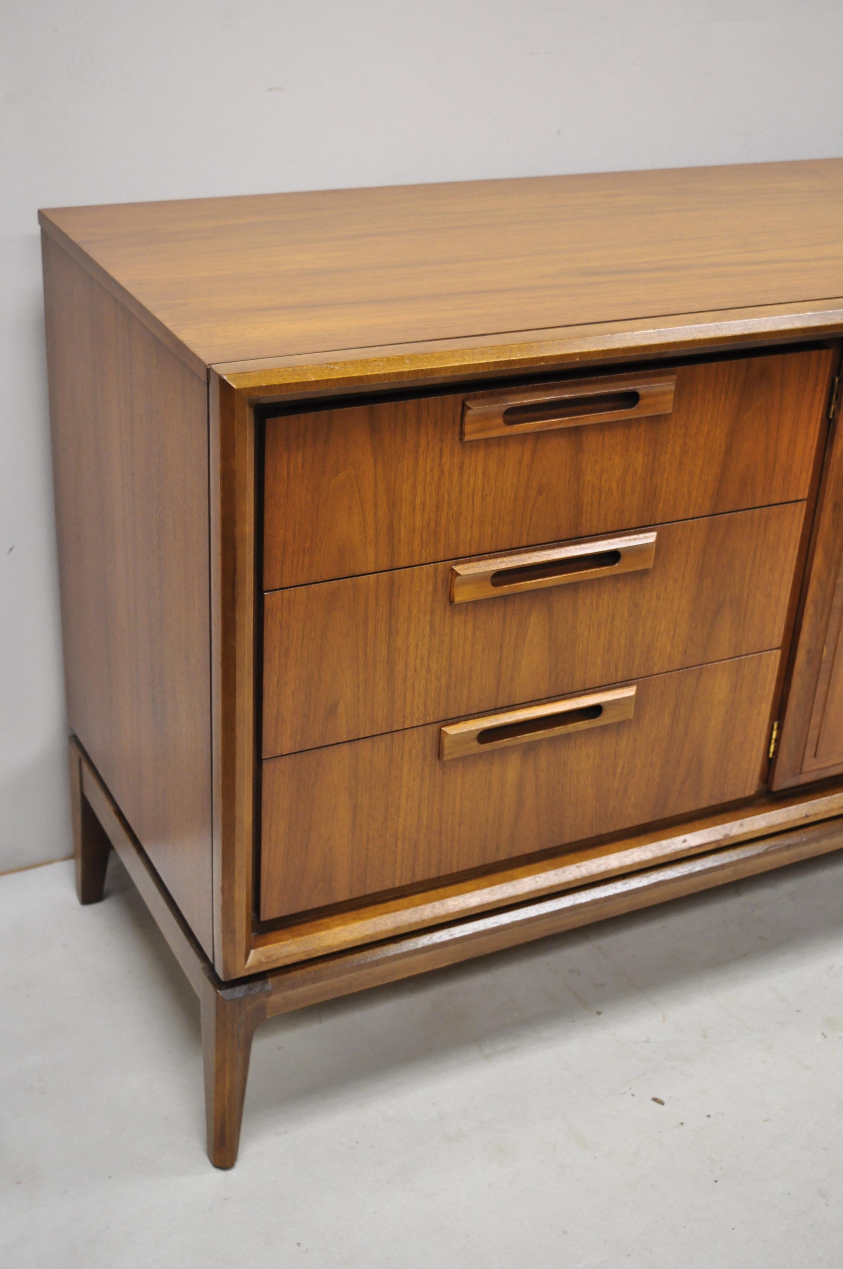 American Vintage Mid-Century Modern Walnut 9-Drawer Long Dresser Credenza Randall House