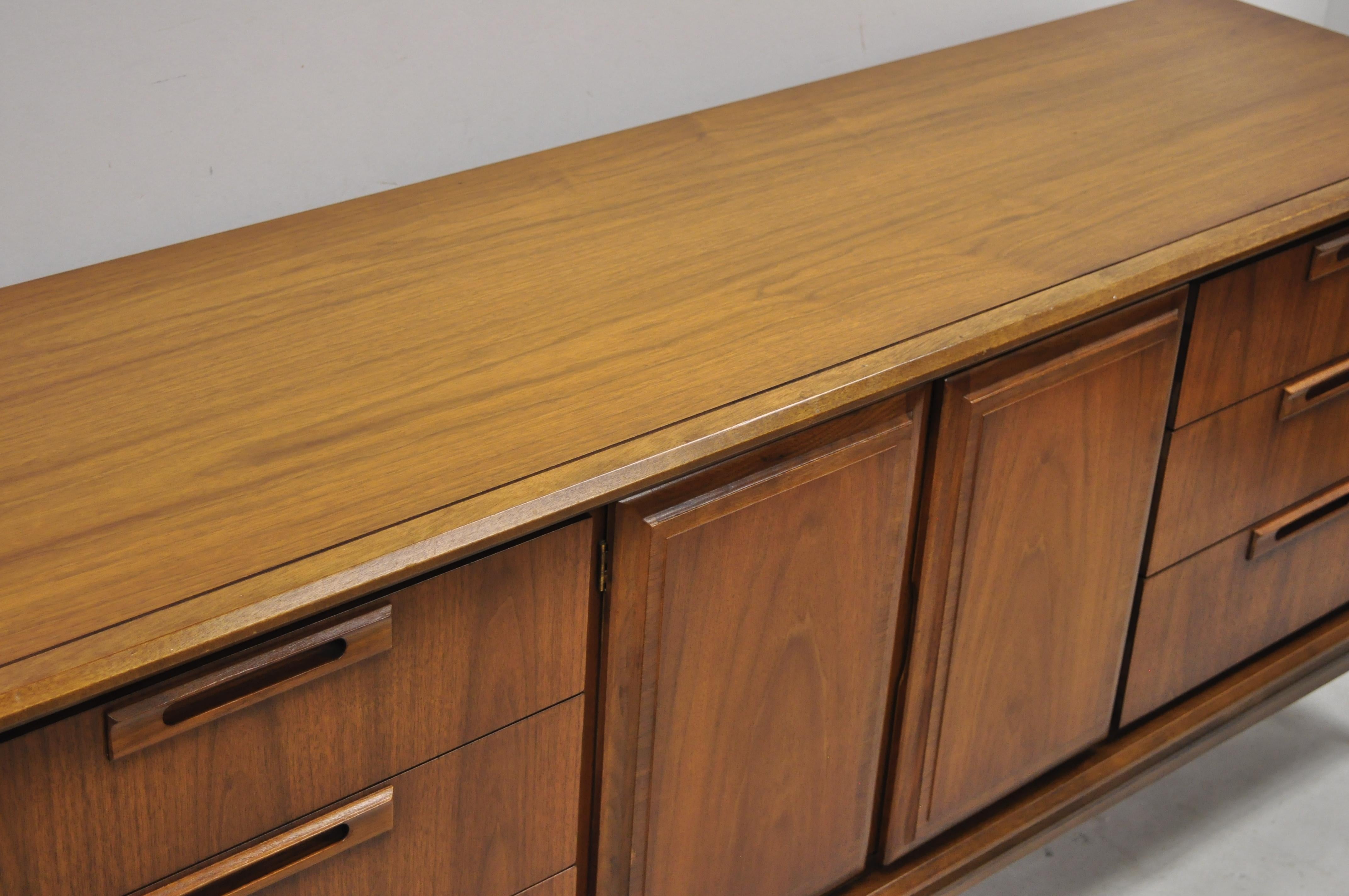 Vintage Mid-Century Modern Walnut 9-Drawer Long Dresser Credenza Randall House 1