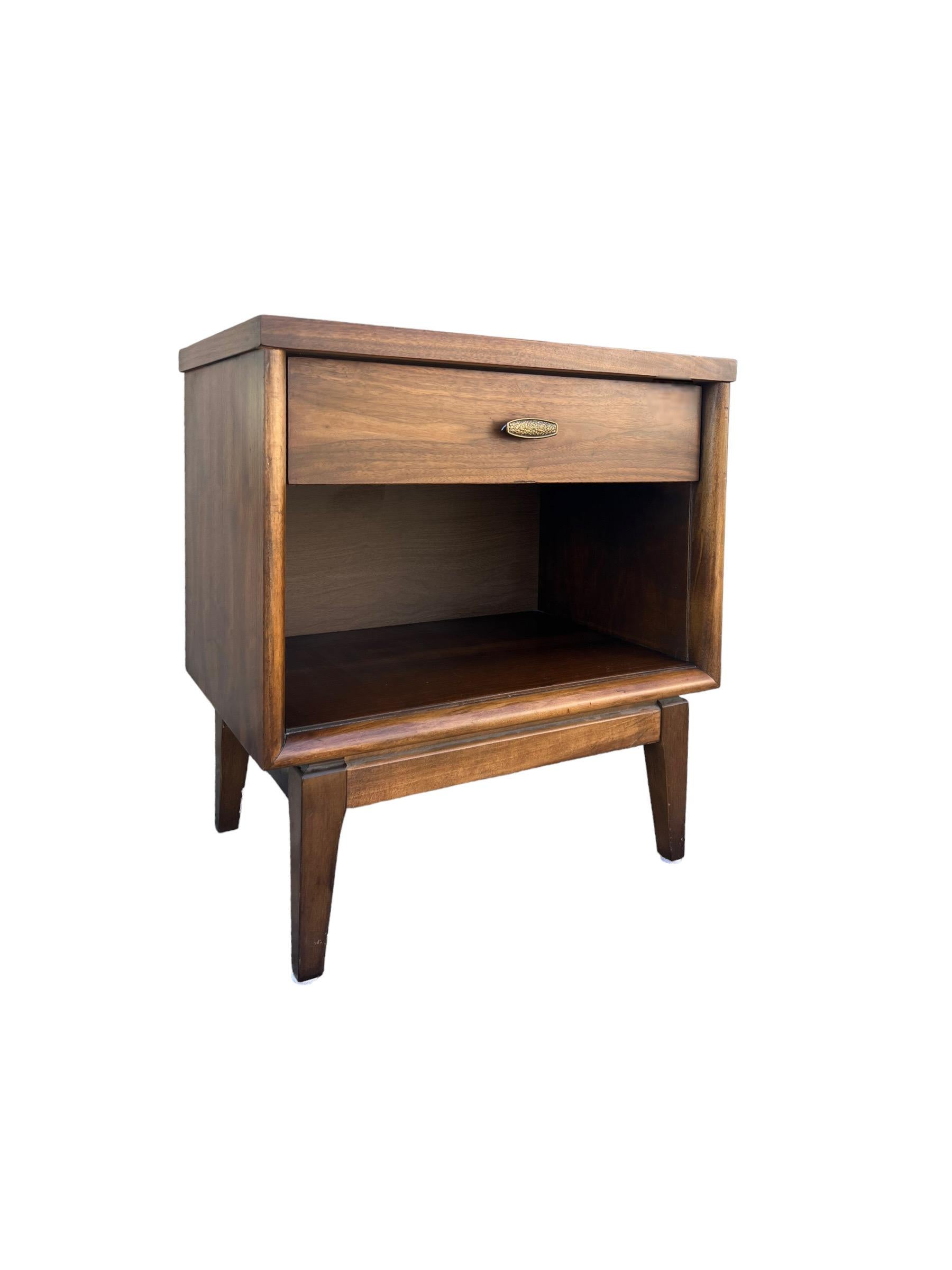 Vintage Mid Century Modern Nightstands. Nightstands have a Single Dovetail Drawer with Original Hardware and Classic mcm Lines and Details.

Dimensions. 22 W ; 15 D ; 24 H