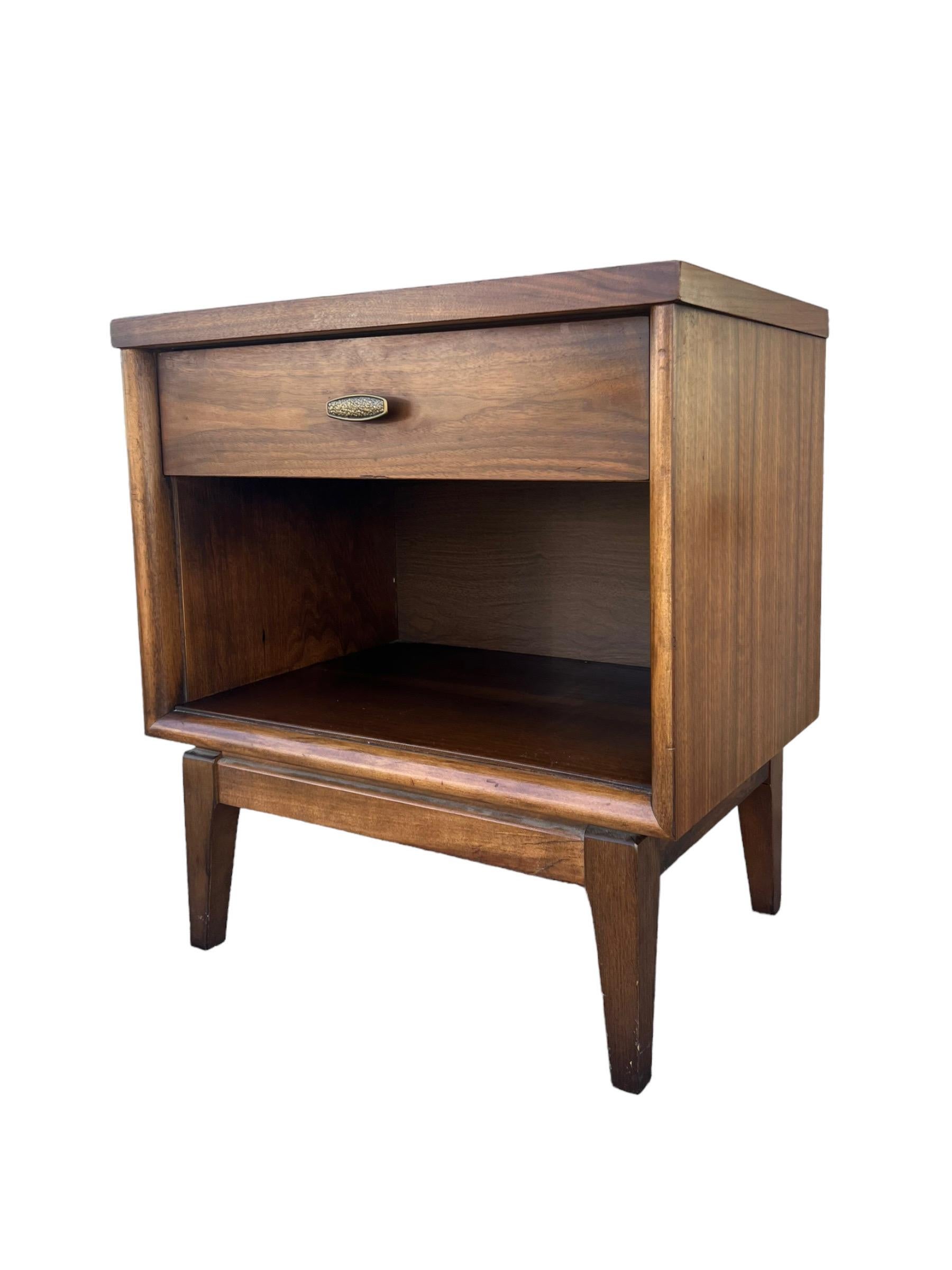 Mid-Century Modern Vintage Mid Century Modern Walnut Accent Table Stand Dovetail Drawer For Sale