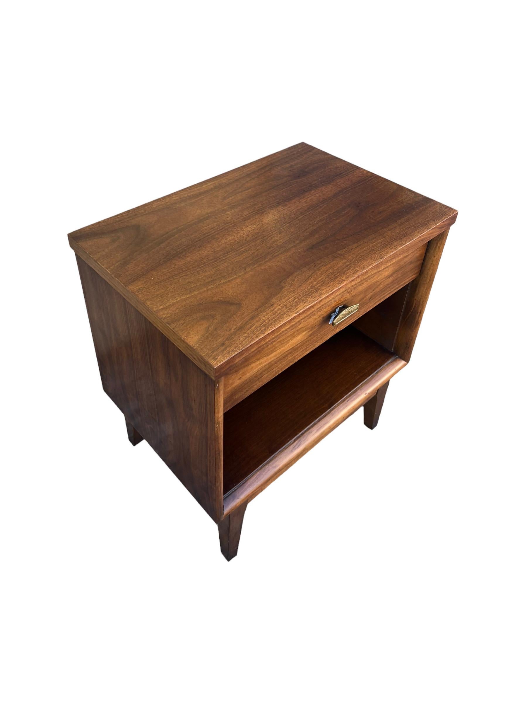 Late 20th Century Vintage Mid Century Modern Walnut Accent Table Stand Dovetail Drawer