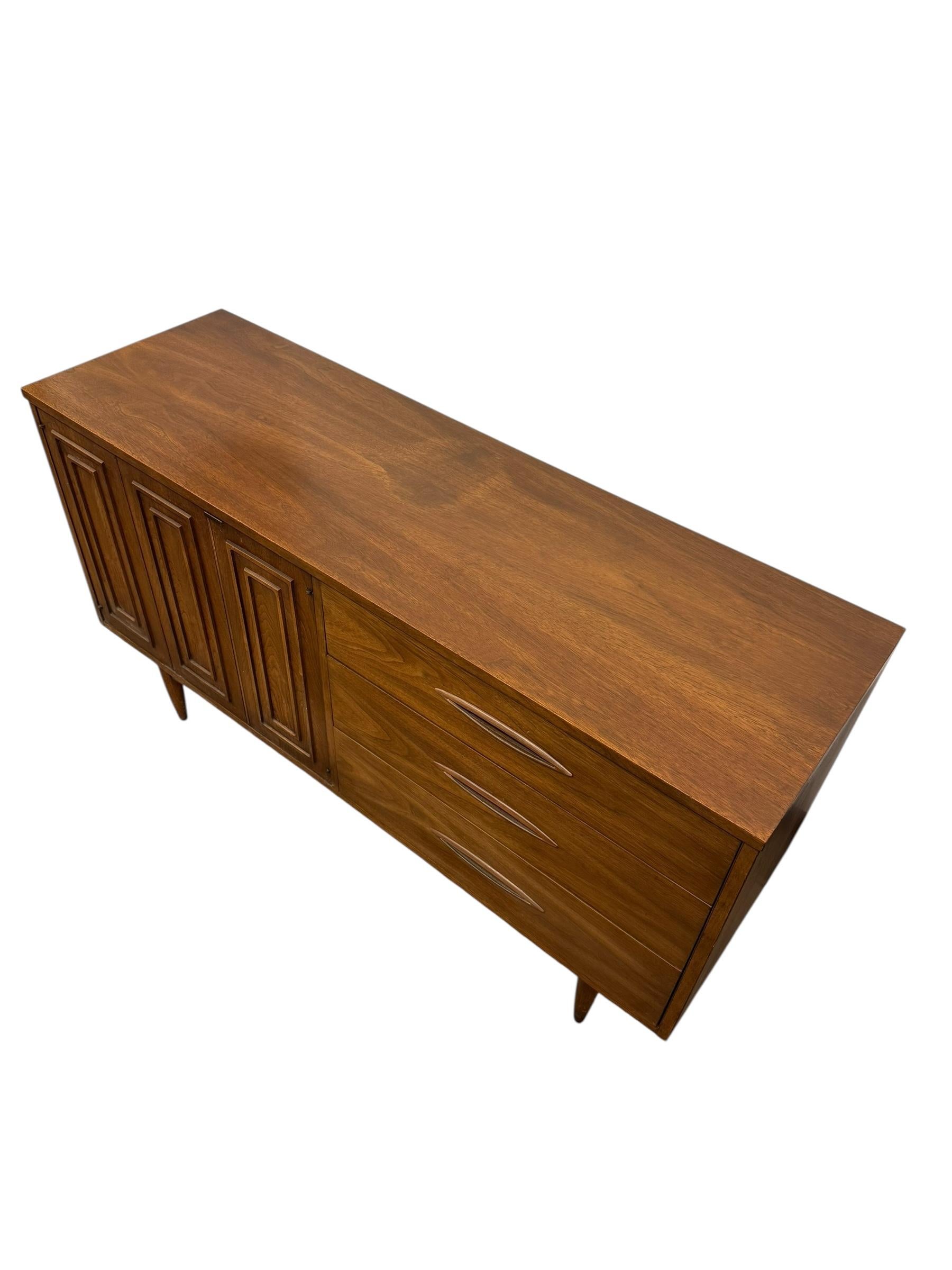 Vintage Mid Century modern Walnut and Pecan credenza by Broyhill circa 1957. For Sale 2