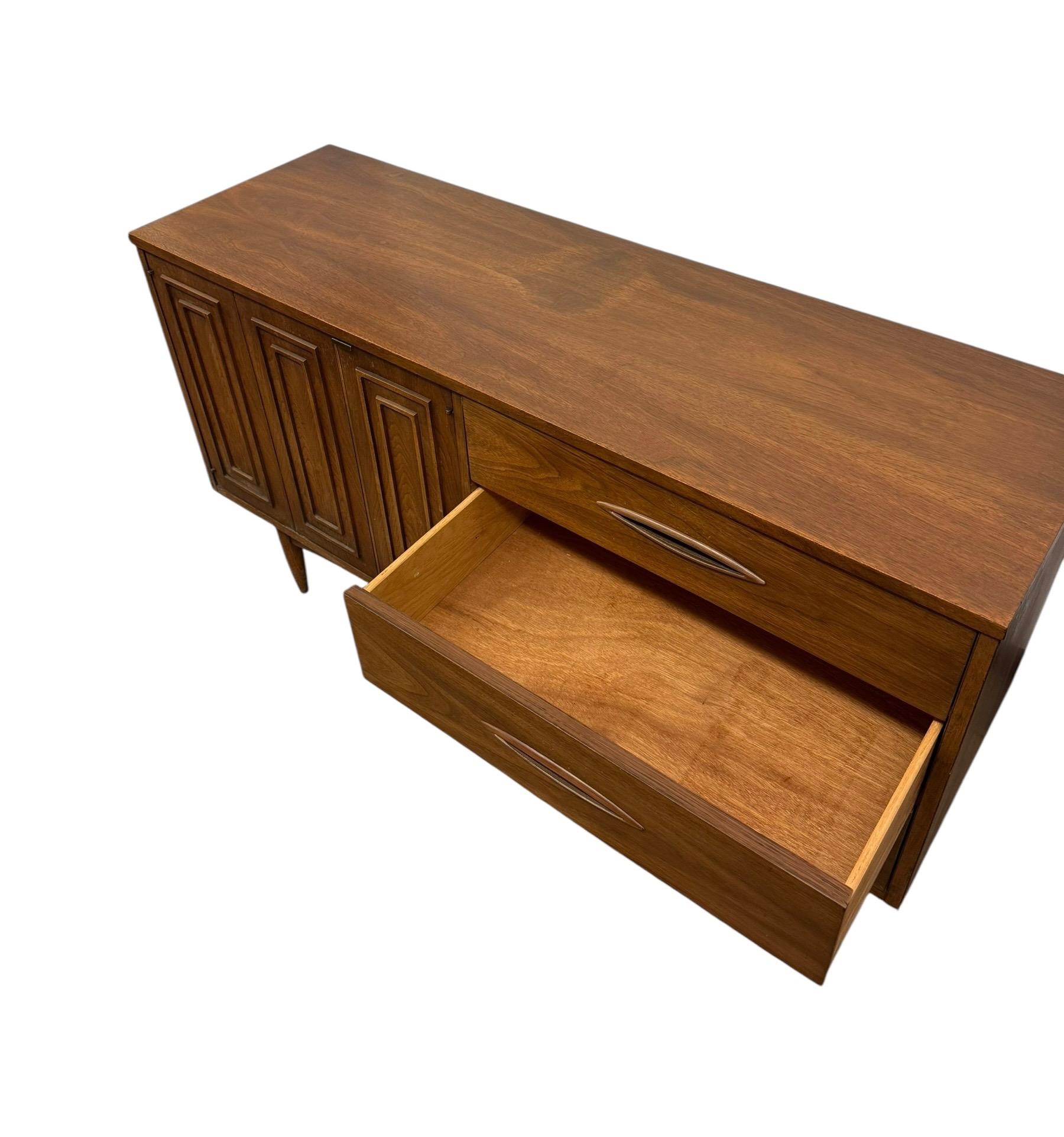 Vintage Mid Century modern Walnut and Pecan credenza by Broyhill circa 1957. For Sale 3