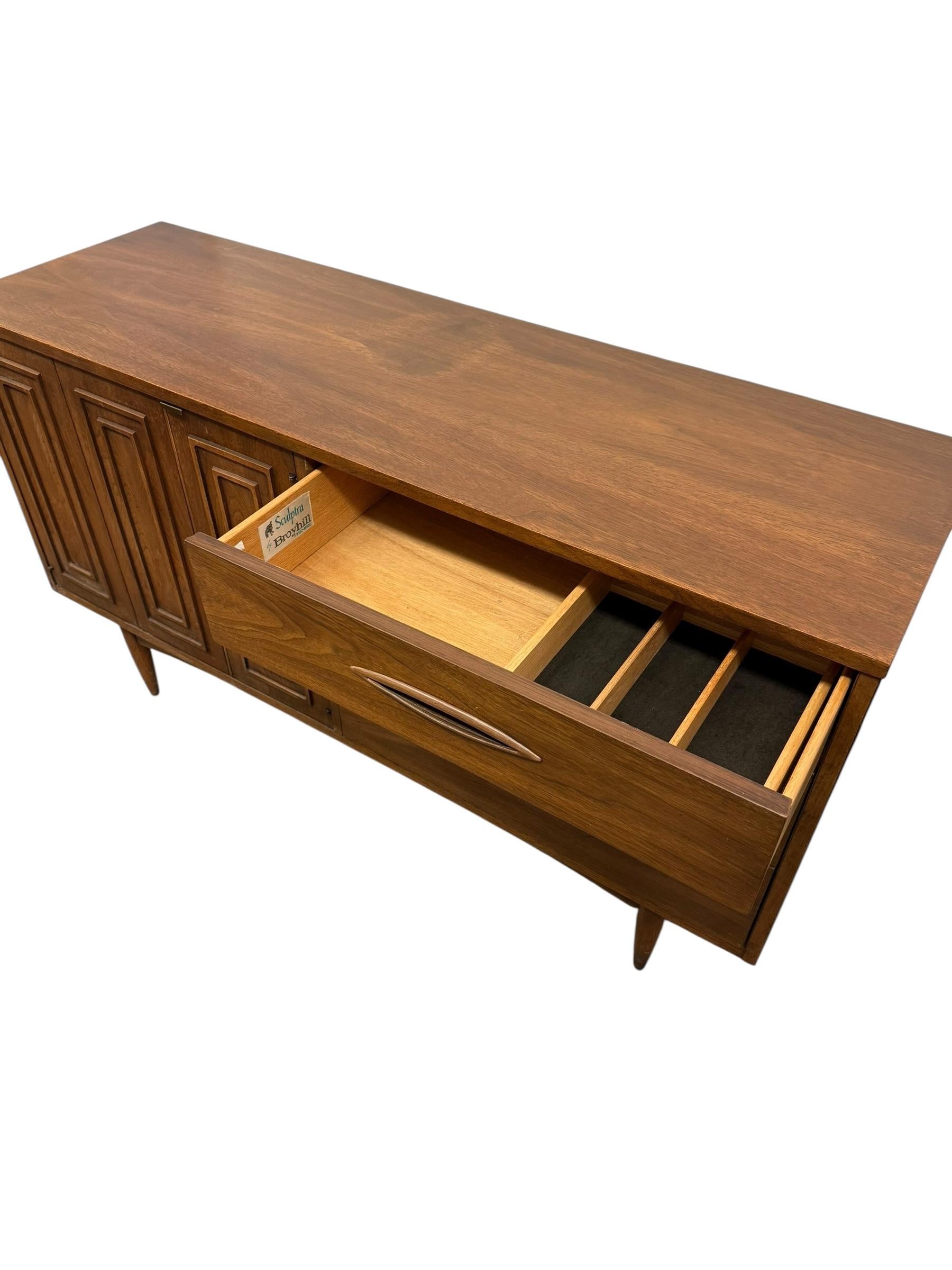 Vintage Mid Century modern Walnut and Pecan credenza by Broyhill circa 1957. For Sale 4