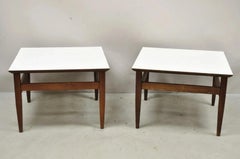 Vintage Mid Century Modern Walnuss Basis Laminat Top Low Beistelltische - ein Paar