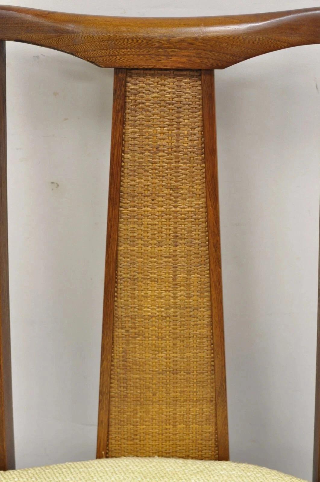 Vintage Mid Century Modern Nussbaum Rohrrücken Esszimmer Stühle - Satz von 4 im Angebot 3