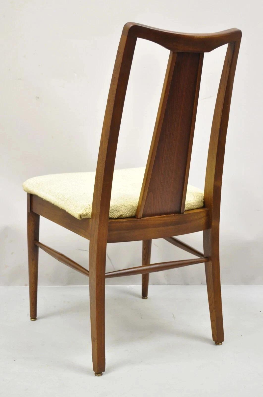 Vintage Mid Century Modern Nussbaum Rohrrücken Esszimmer Stühle - Satz von 4 im Angebot 4