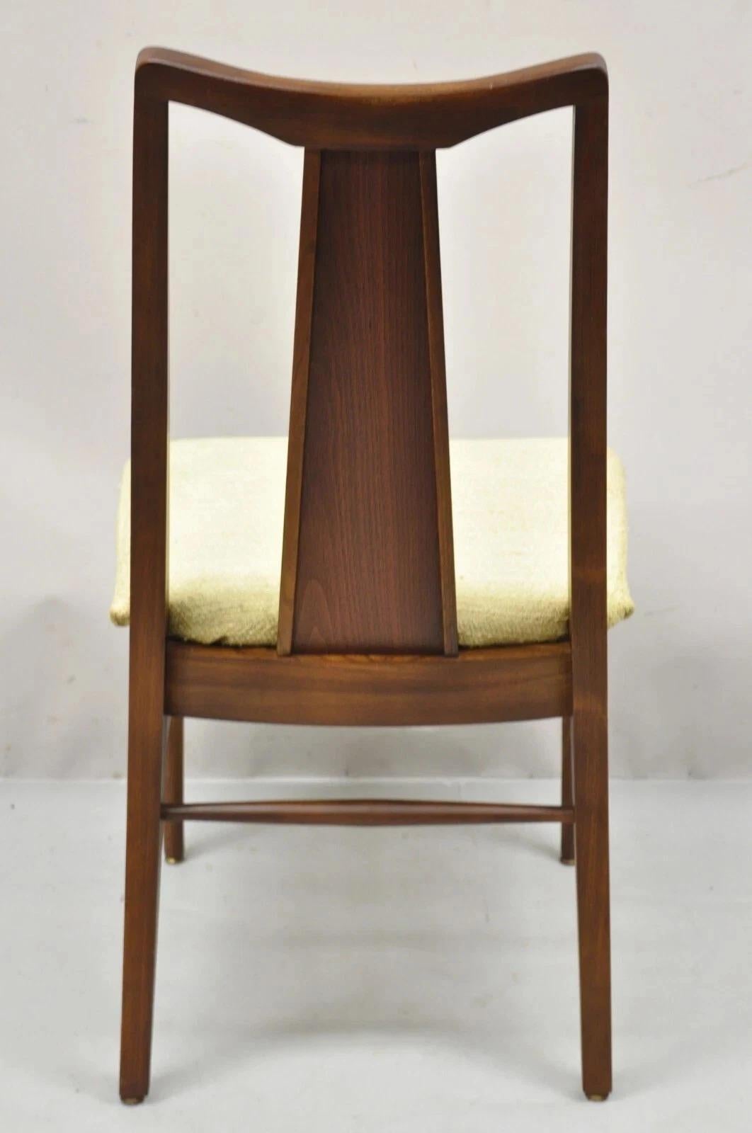 Vintage Mid Century Modern Nussbaum Rohrrücken Esszimmer Stühle - Satz von 4 im Angebot 2