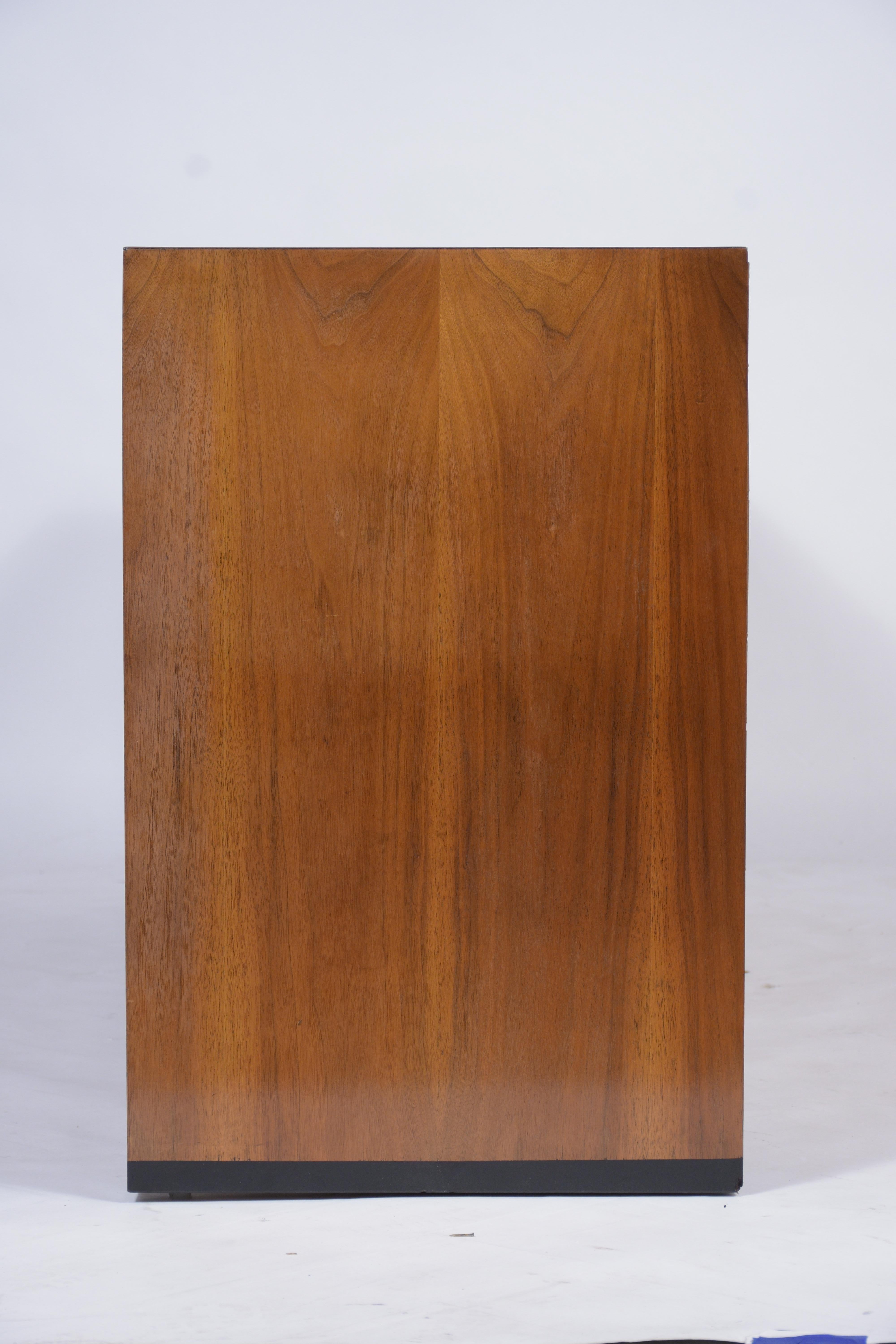 Vintage Mid-Century Modern Walnut Chest of Drawers 4