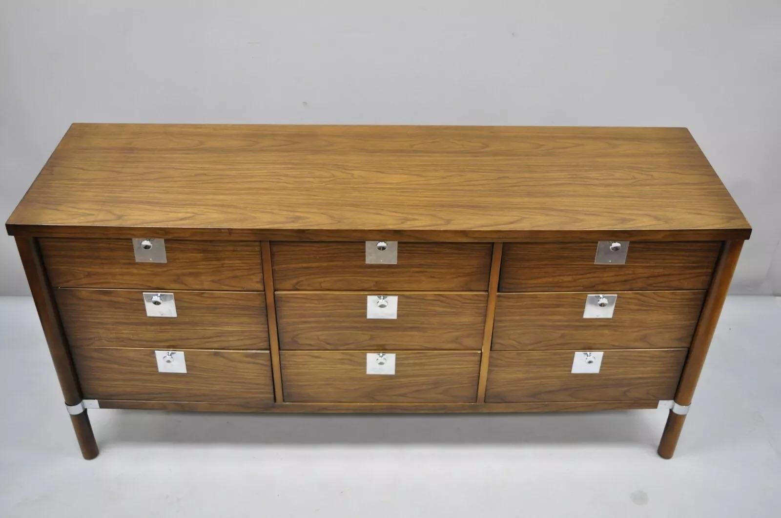 Cómoda Credenza Vintage Mid Century Modern Nogal y Cromo 9 Cajones con Espejo Desconocido en venta
