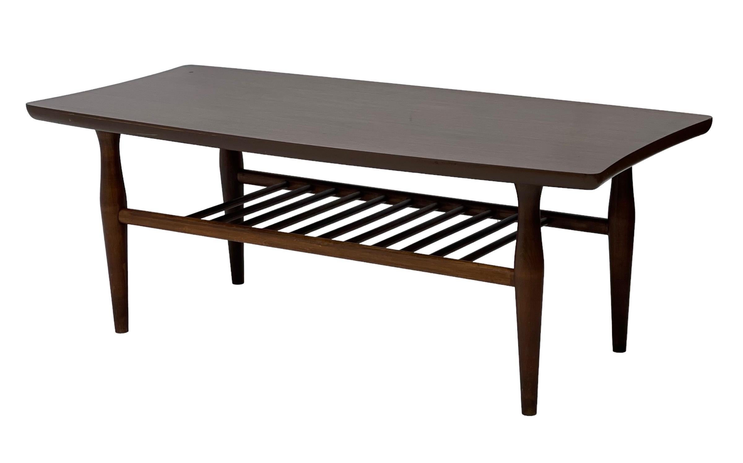 Vintage Mid-Century Modern Walnut Coffee Table with Shelf In Good Condition For Sale In Seattle, WA