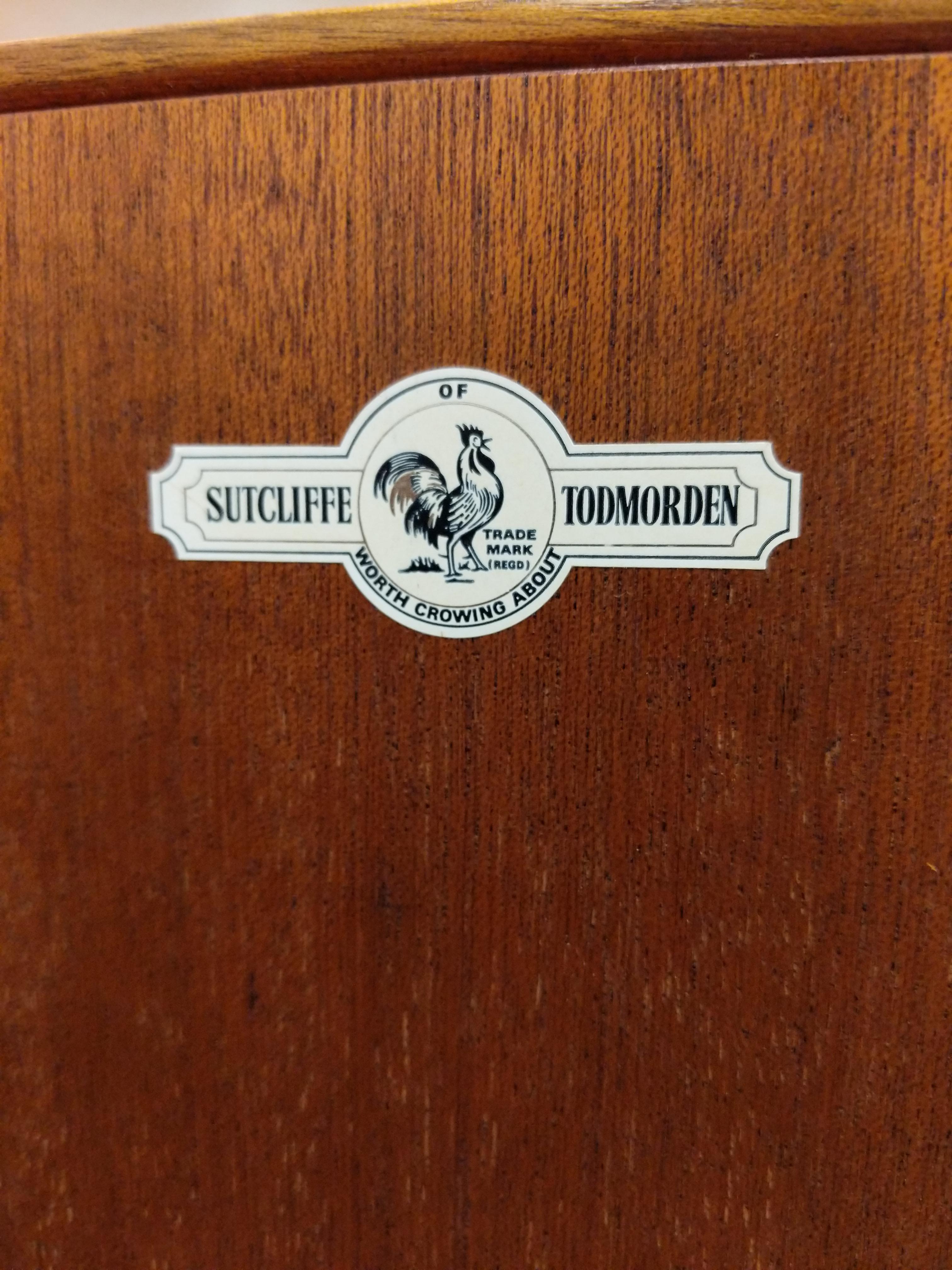 Credenza vintage de nogal moderna de mediados de siglo de Sutcliffe en venta 2