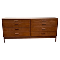 Aparador vintage de estilo «Mid-Century Modern» de madera de nogal