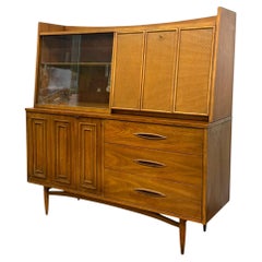 Vintage Mid Century Modern Nogal Credenza Hutch Bar Top. Circa 1957