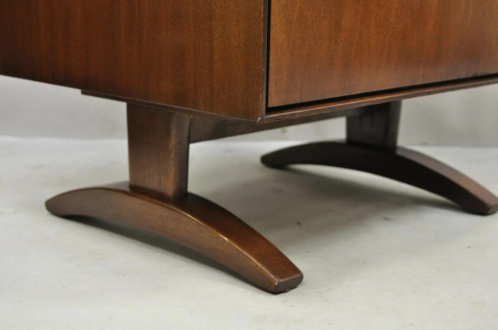 Vintage Mid Century Modern Nussbaum Double Pedestal Base Nachttisch Nachttisch (Moderne der Mitte des Jahrhunderts) im Angebot