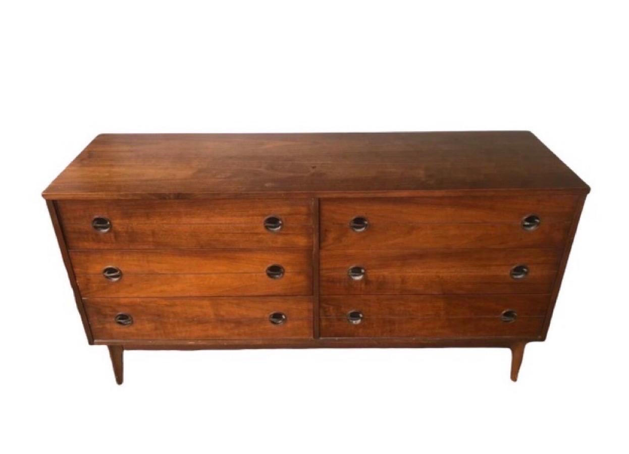 Vintage Mid-Century Modern Walnut Dresser Cabinet Storage Drawers In Good Condition For Sale In Seattle, WA