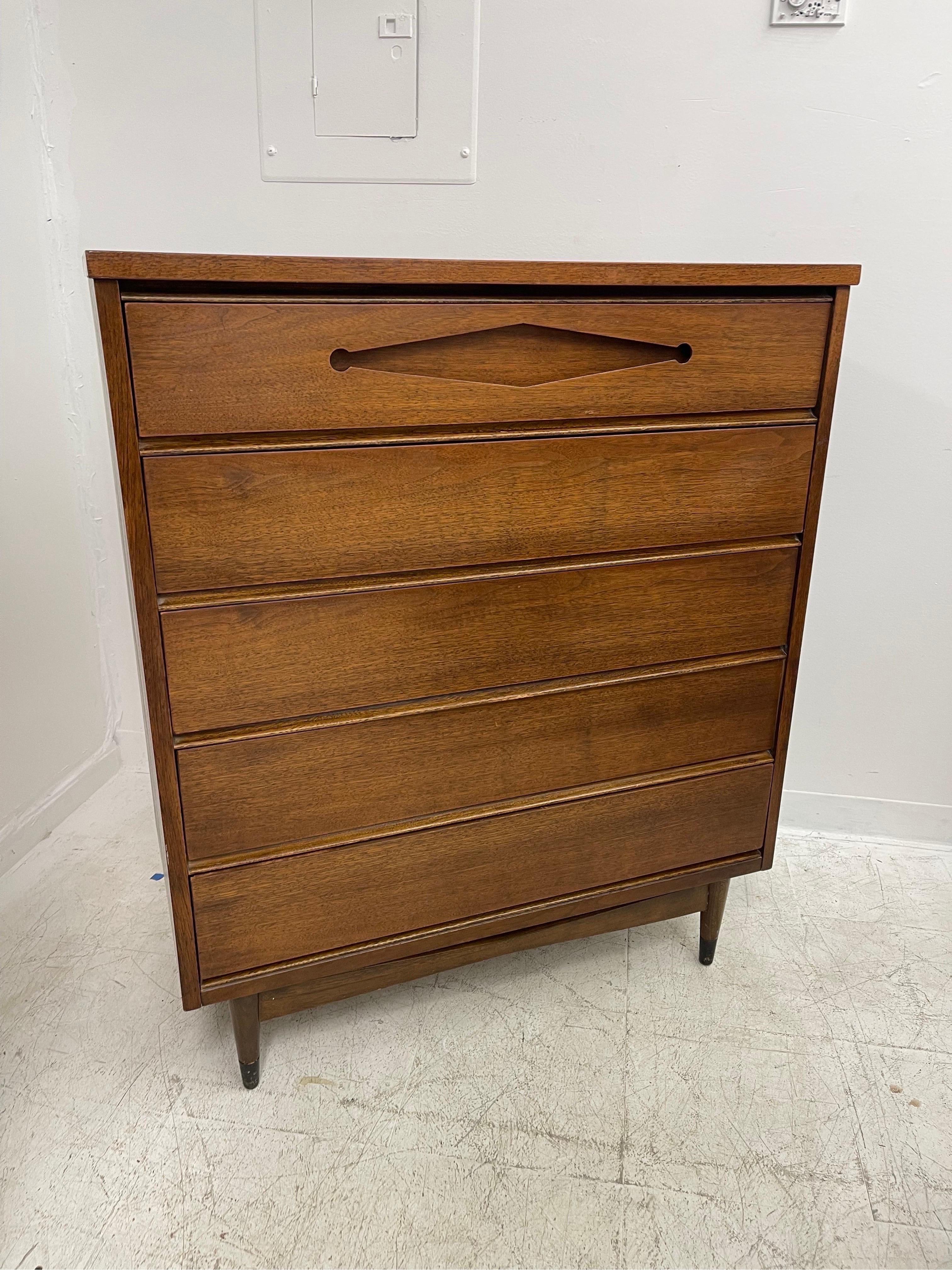 Vintage Mid-Century Modern walnut dresser dovetail drawers.

Dimensions. 36 W ; 43 H ; 19 D.