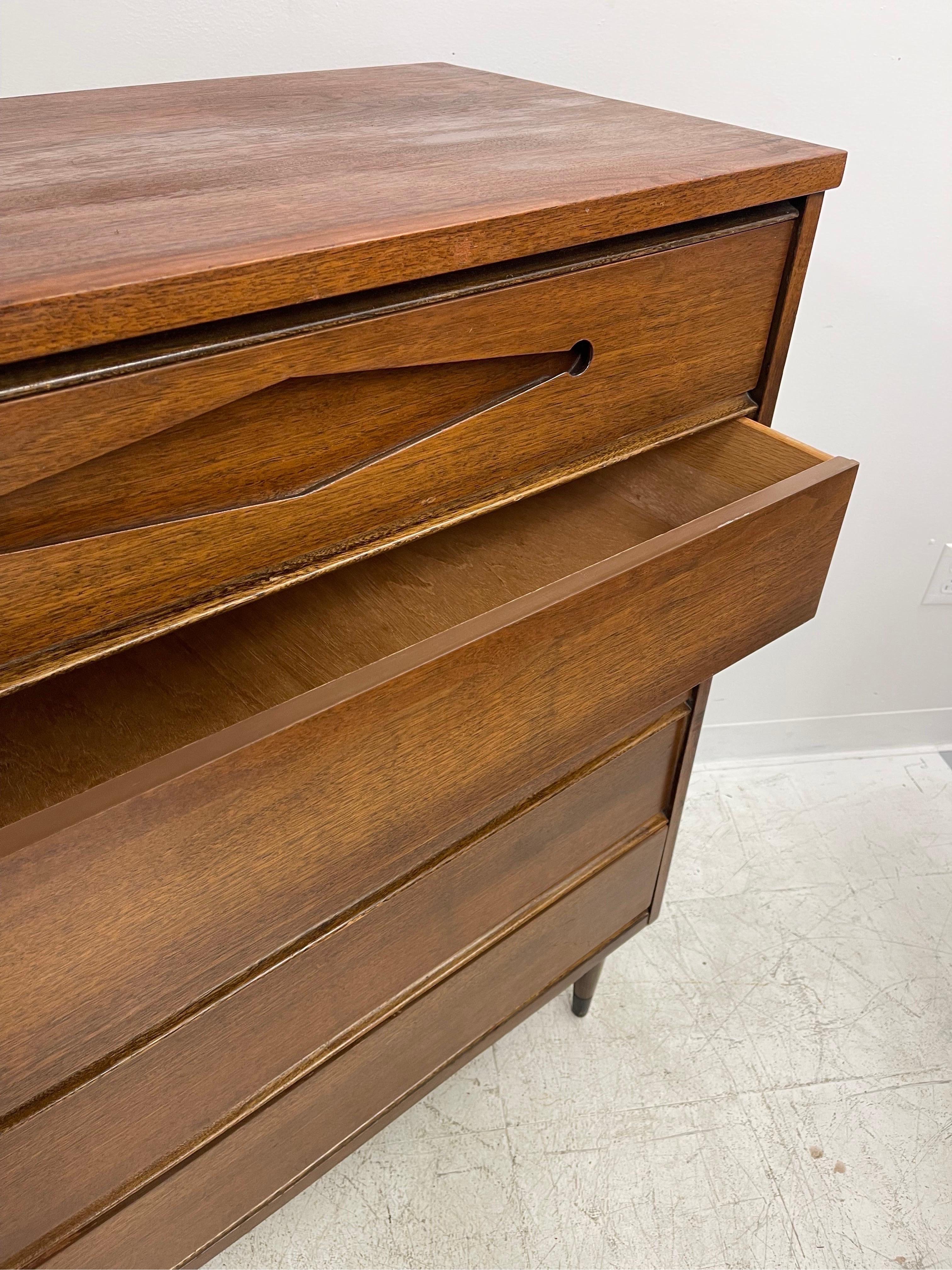 Vintage Mid-Century Modern Walnut Dresser Dovetail Drawers In Good Condition For Sale In Seattle, WA