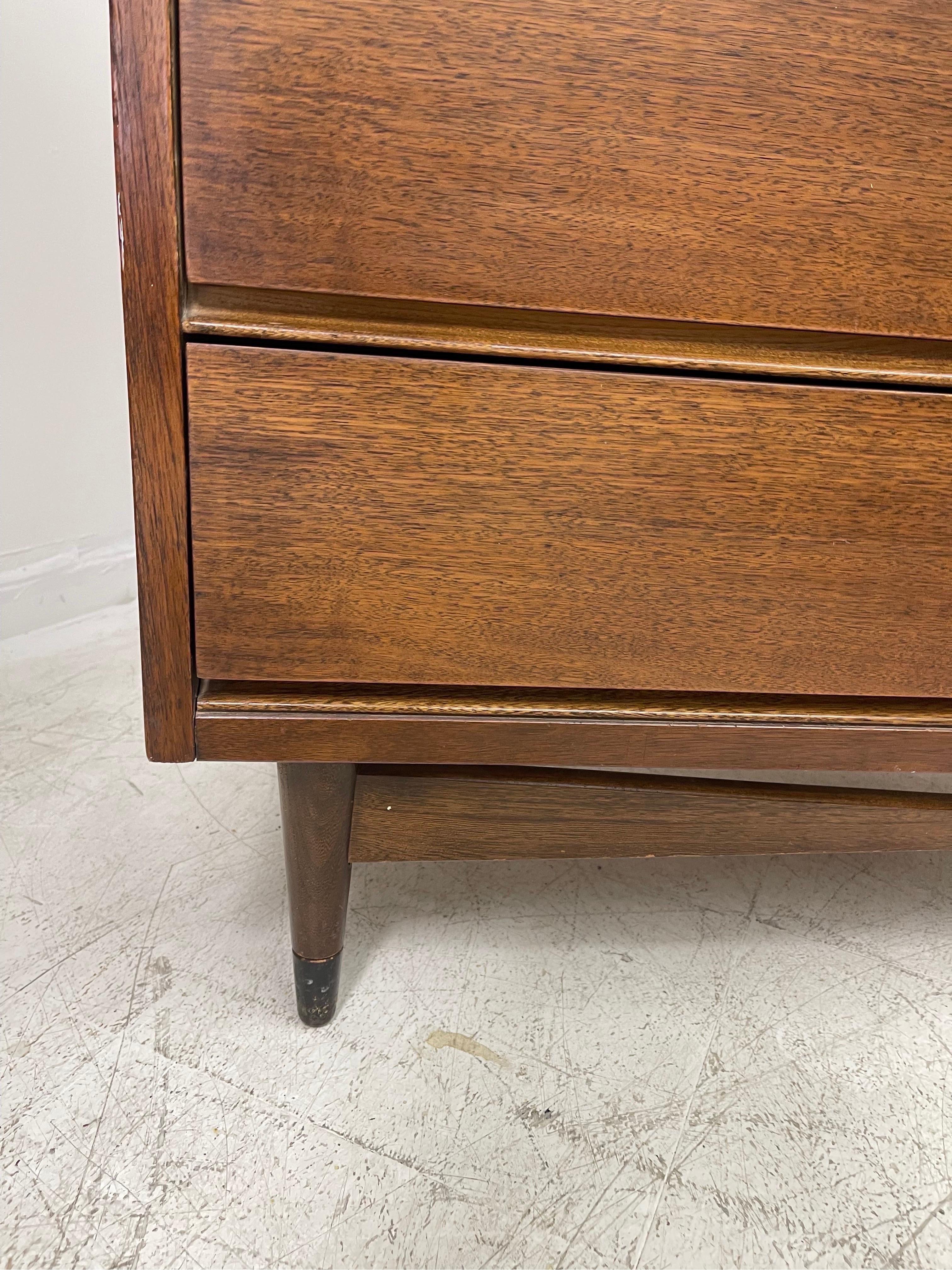 Vintage Mid-Century Modern Walnut Dresser Dovetail Drawers For Sale 1