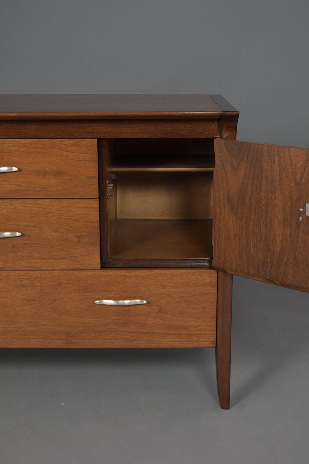 Vintage 1960s Drexel Dark Walnut Dresser - Mid-Century Modern Elegance 4