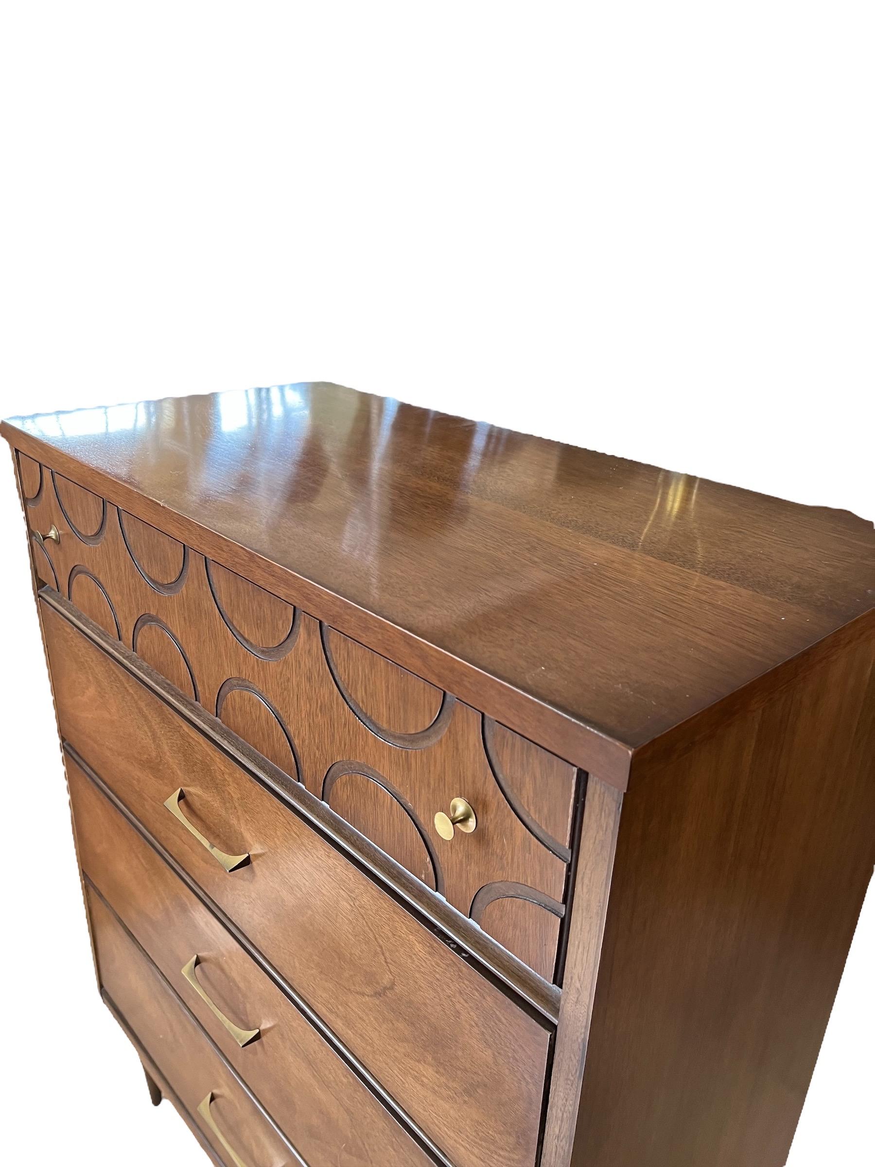 Vintage Mid-Century Modern Walnut Dresser with Dovetailed Drawers In Good Condition In Seattle, WA