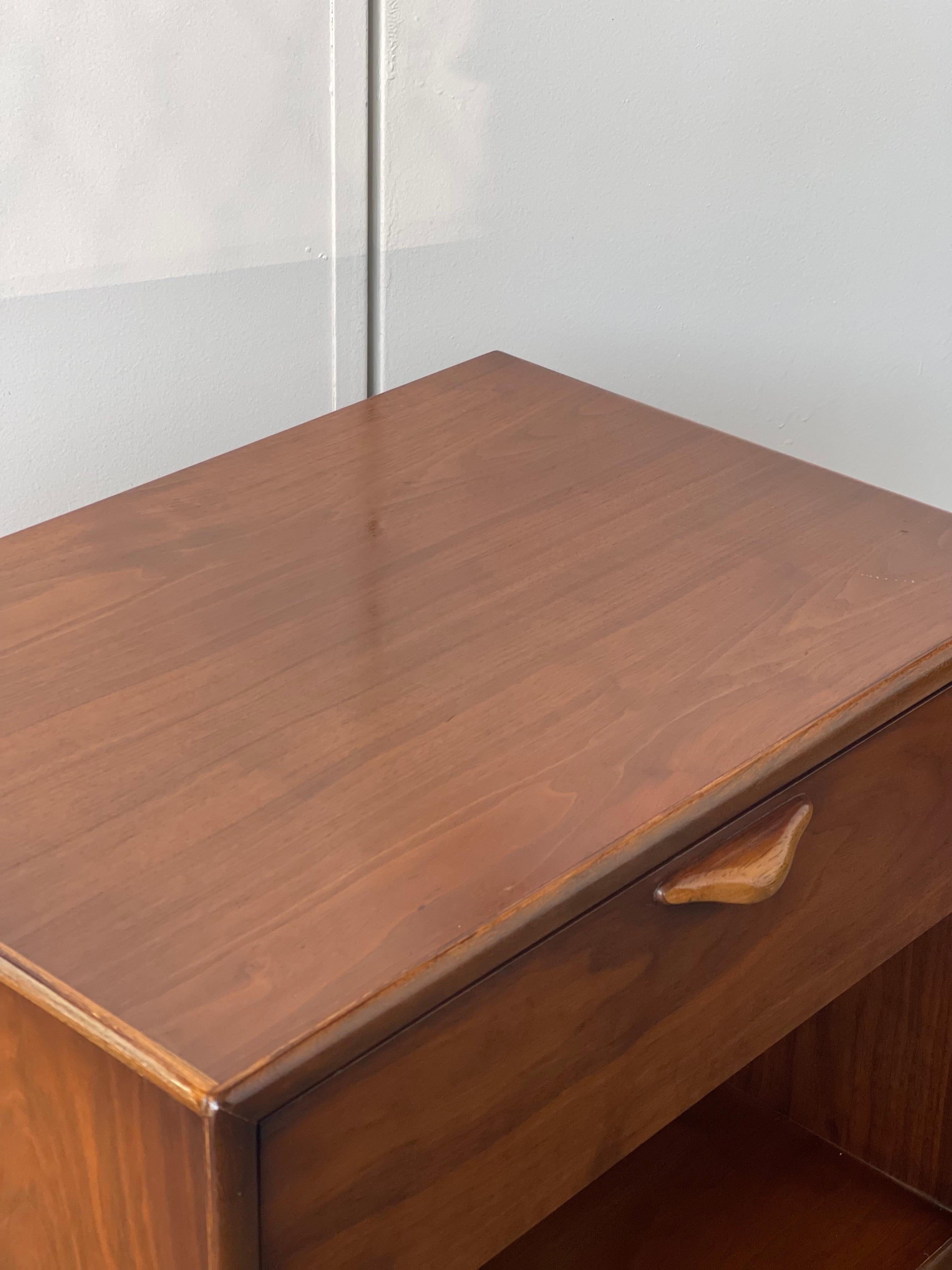 Vintage Mid-Century Modern Walnut End Table Set. Dovetail Drawers by Lane For Sale 2
