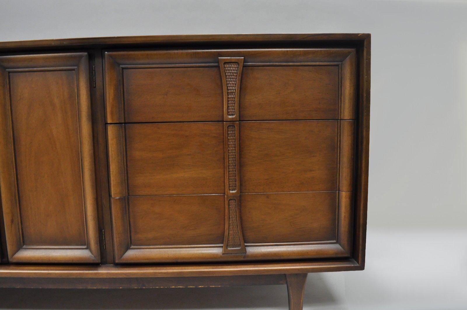 American Vintage Mid-Century Modern Walnut Long Dresser Credenza Cabinet Drexel Pacer