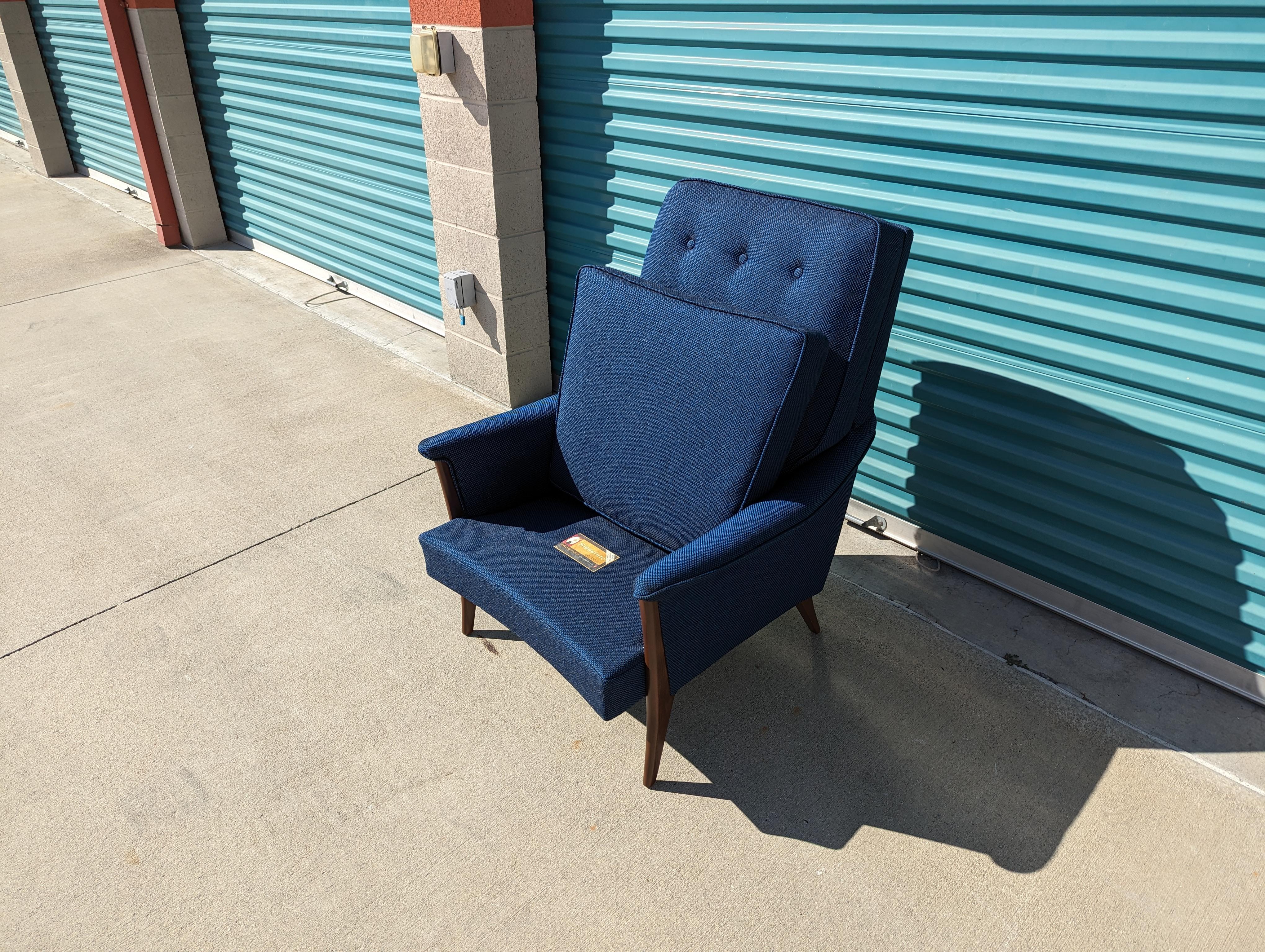 Vintage Mid Century Modern Walnut Lounge Armchair by Kroehler For Sale 6
