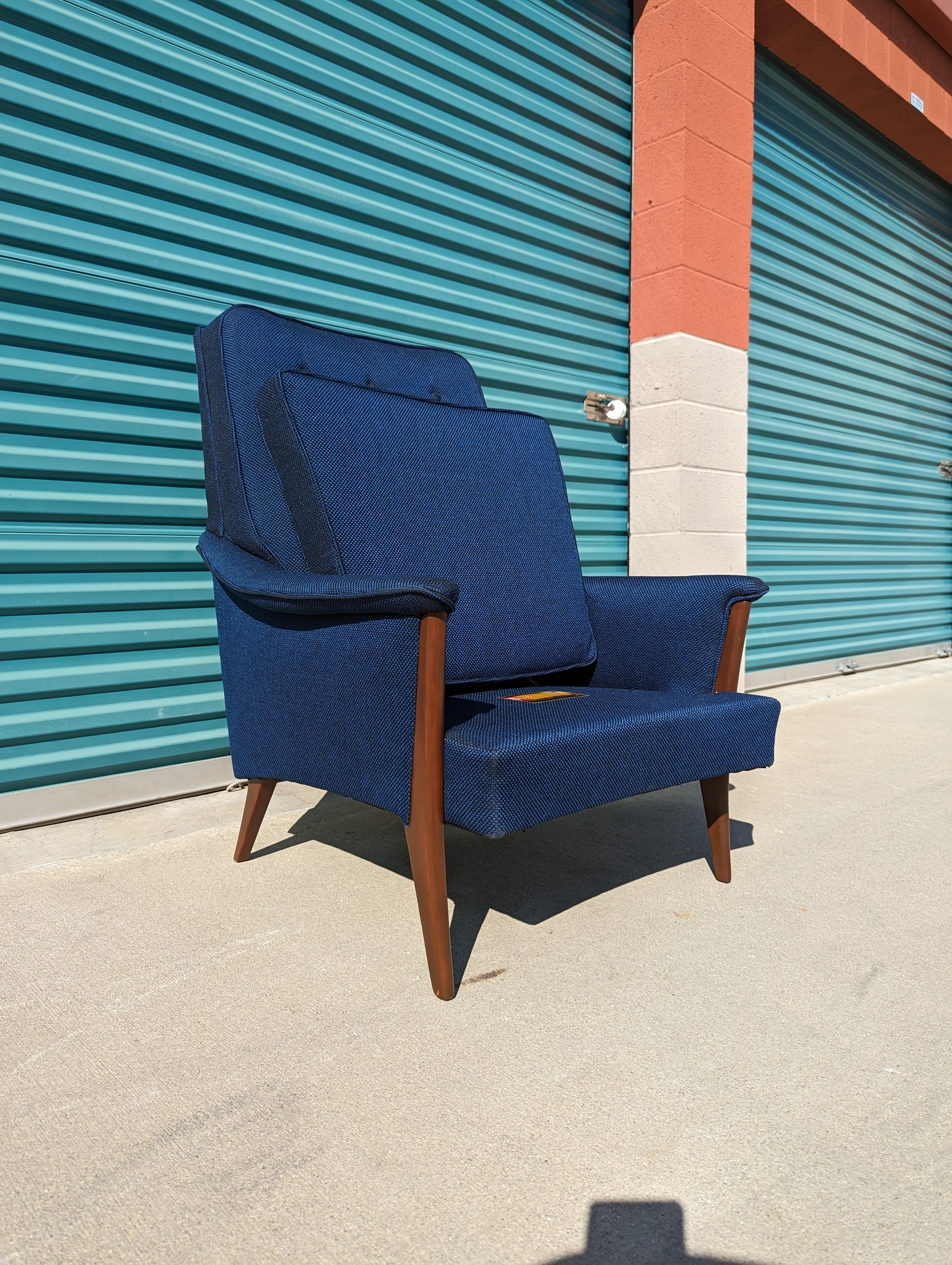 Vintage Mid Century Modern Walnut Lounge Armchair by Kroehler For Sale 9