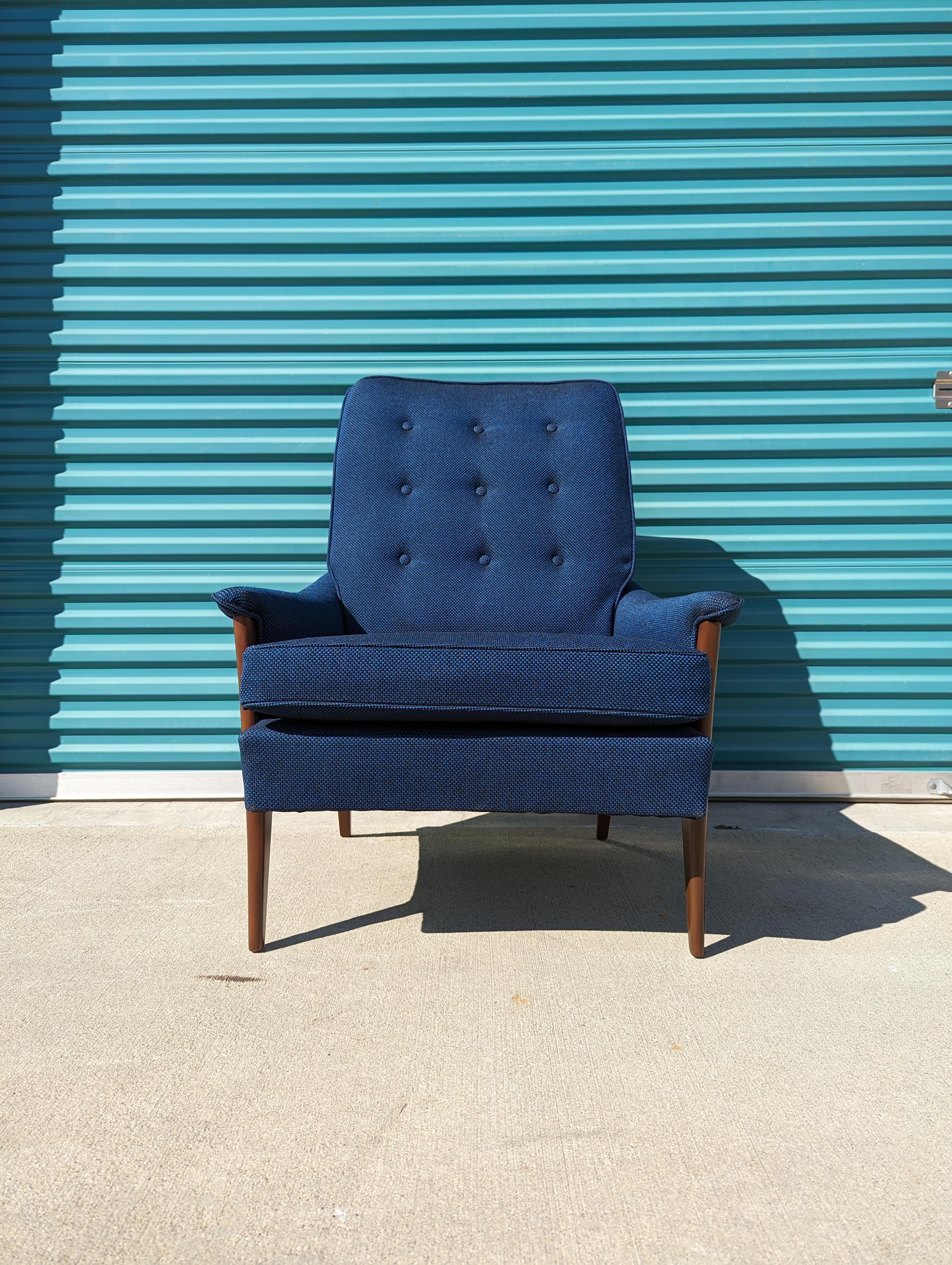 Mid-Century Modern Vintage Mid Century Modern Walnut Lounge Armchair by Kroehler For Sale