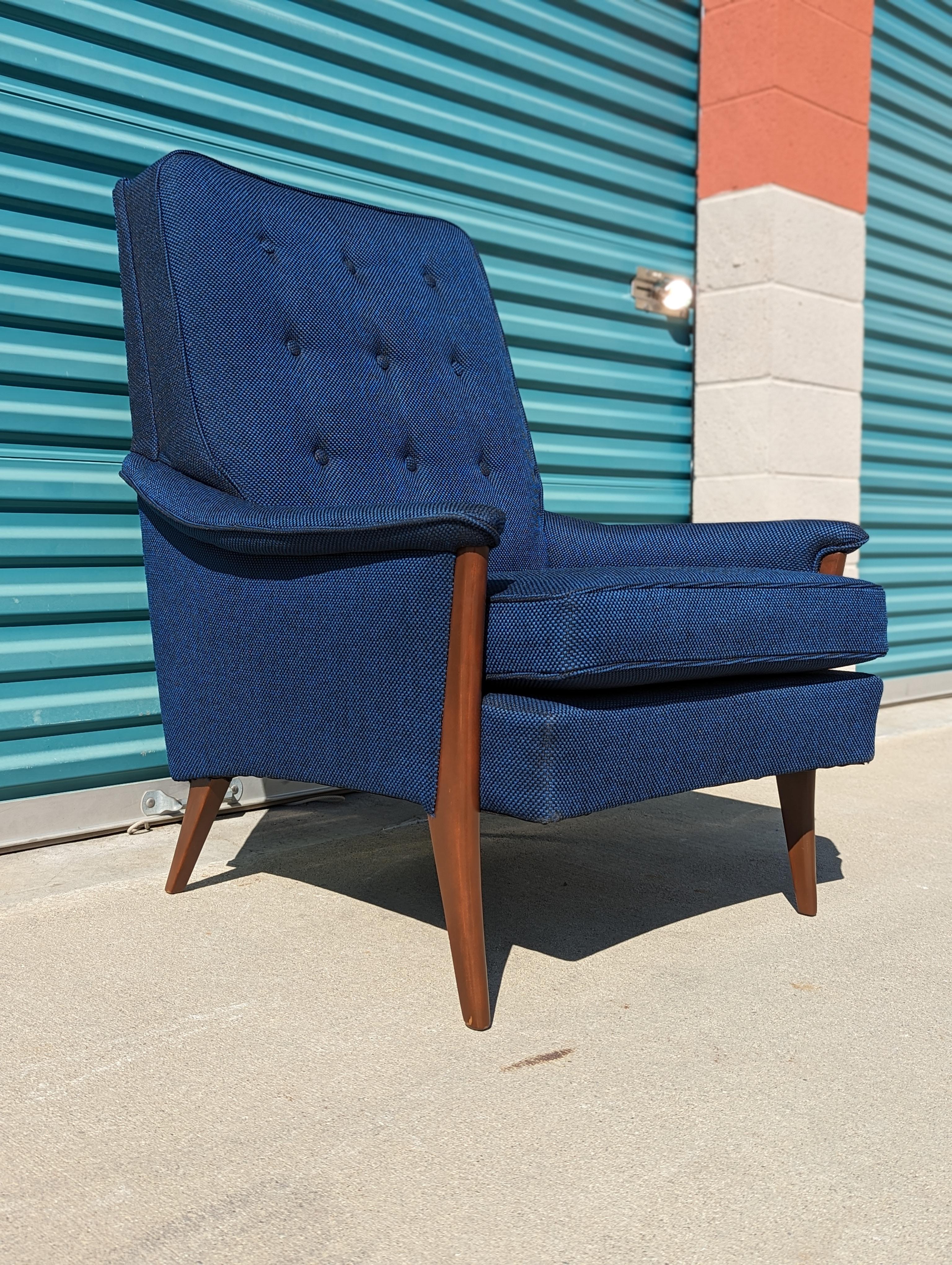 Mid-Century Modern Vintage Mid Century Modern Walnut Lounge Armchair by Kroehler For Sale
