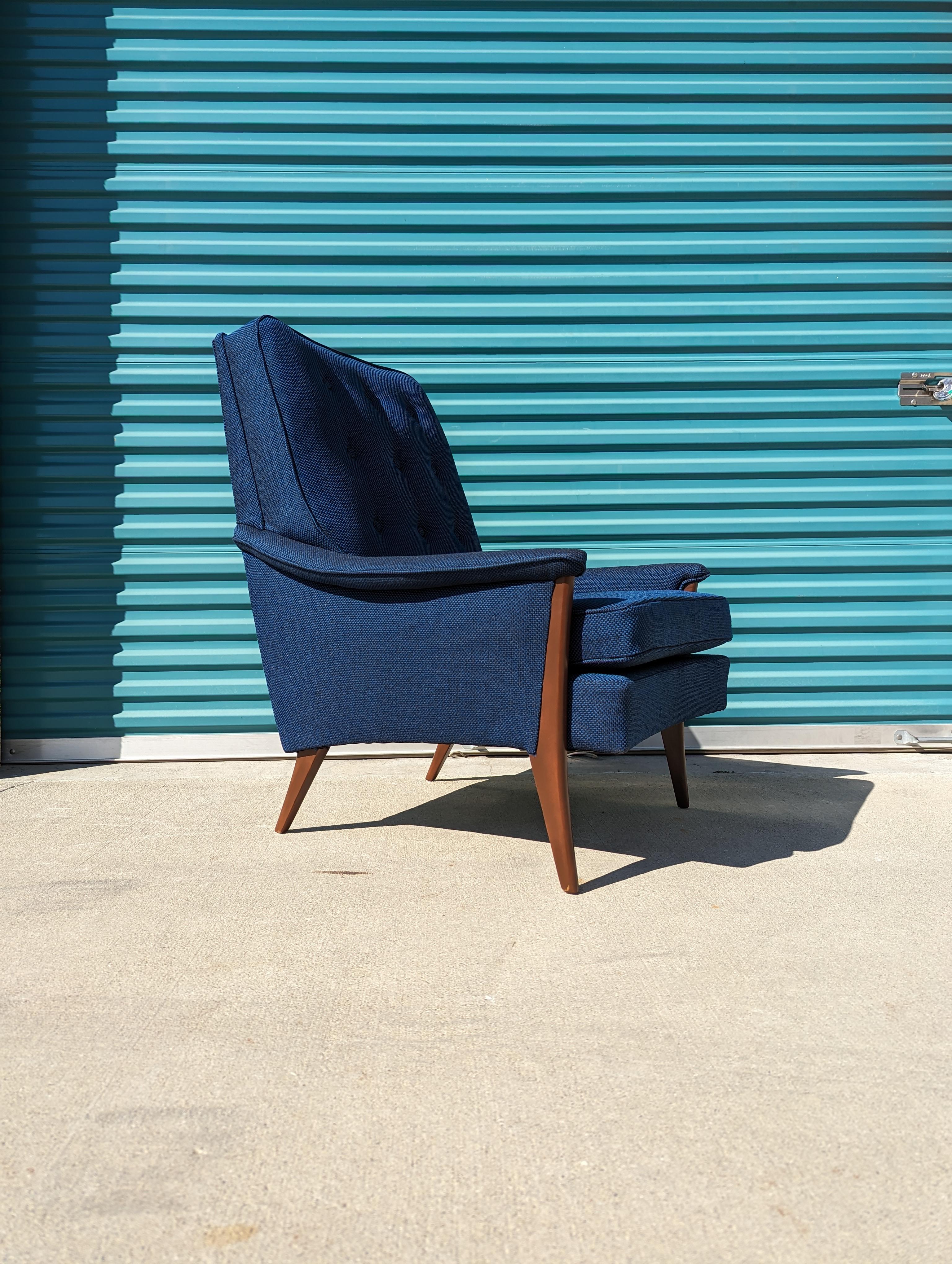 Fabric Vintage Mid Century Modern Walnut Lounge Armchair by Kroehler For Sale