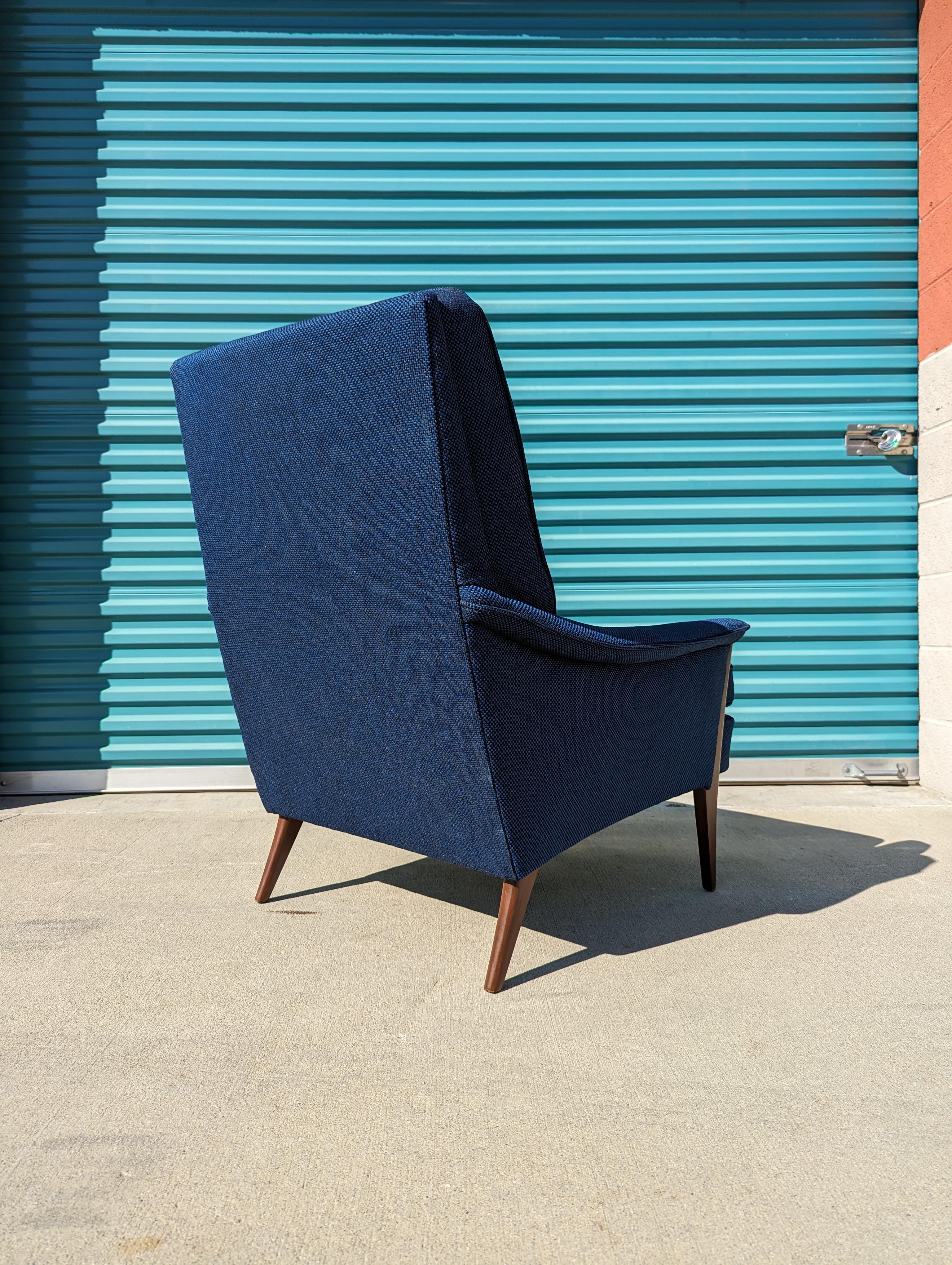 Vintage Mid Century Modern Walnut Lounge Armchair by Kroehler For Sale 1