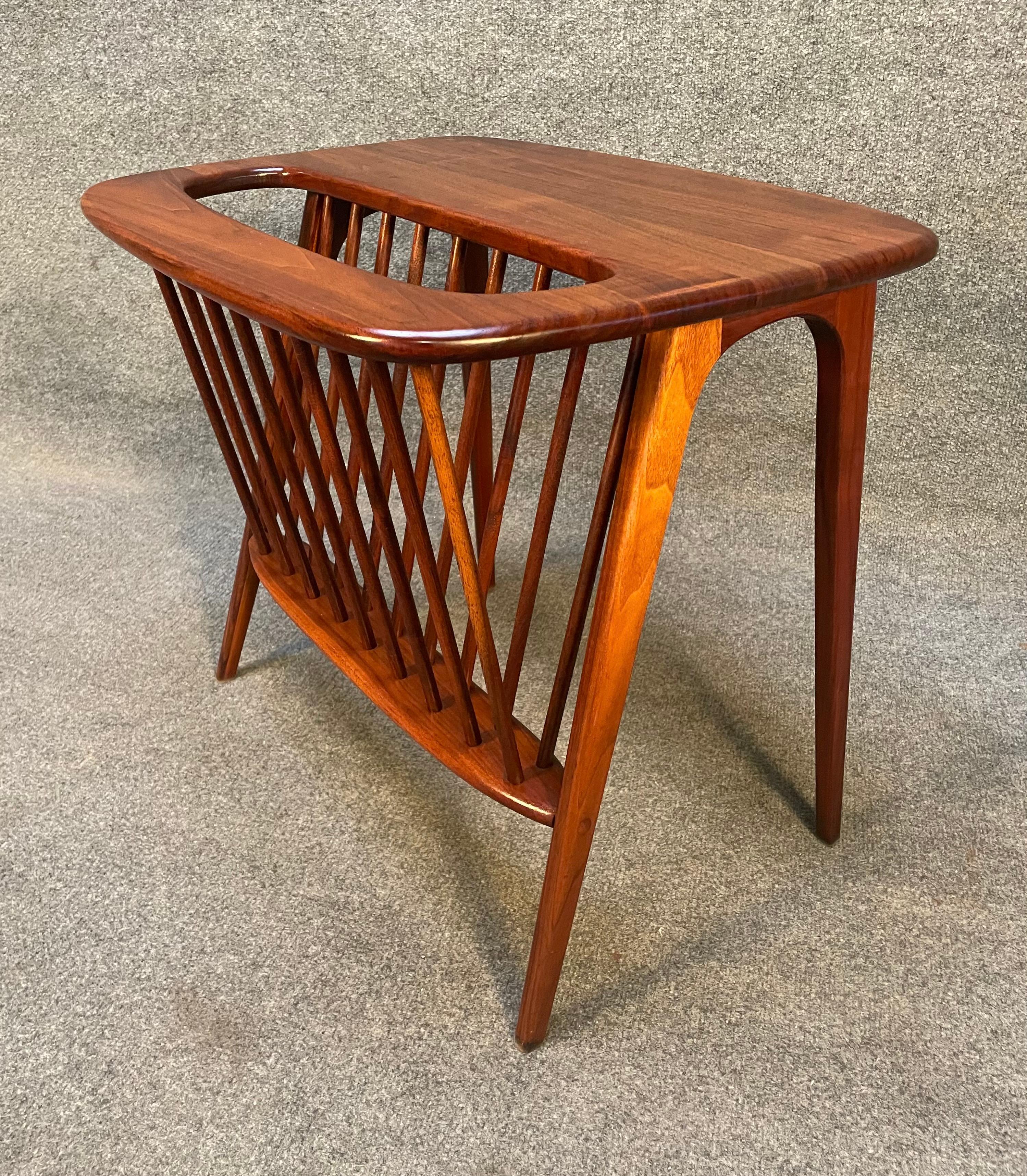 Vintage Mid-Century Modern Walnut Magazine Side Table by Arthur Umanoff In Good Condition In San Marcos, CA
