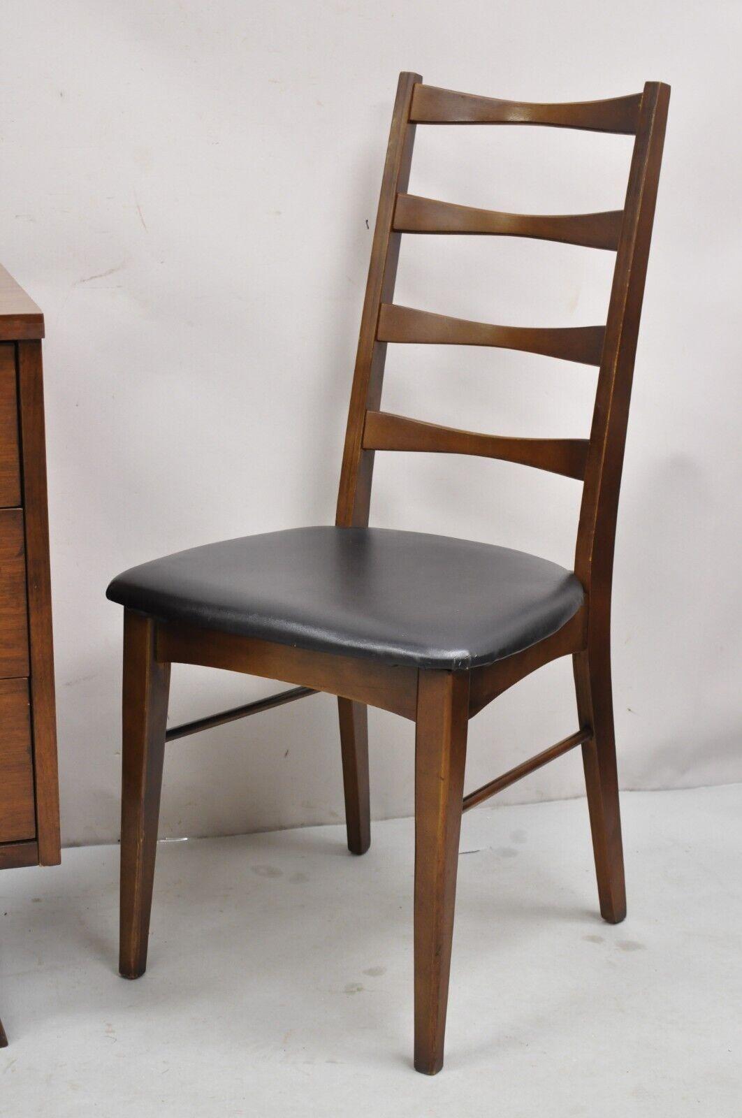 Placage Vintage Mid Century Modern Walnut Sculpted Legs Kneehole Desk & Chair - 2 Pc Set en vente