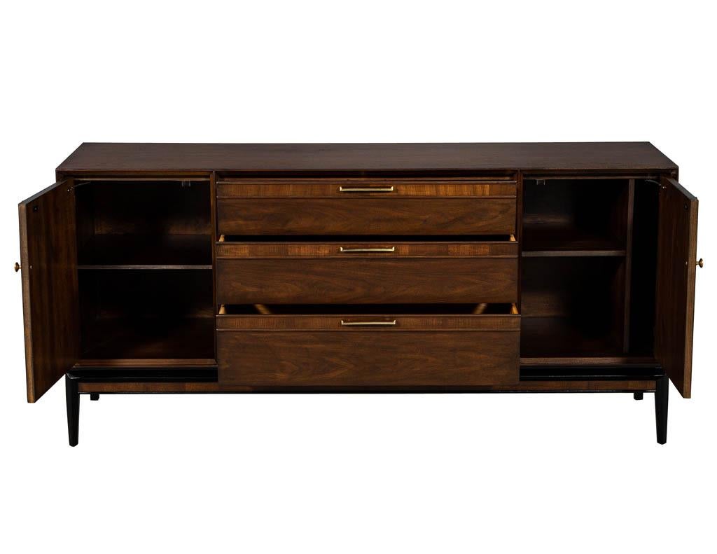 Vintage Mid-Century Modern walnut sideboard buffet by Drexel. Original 1960s American Mid-Century Modern design in pristine condition.

Price includes complimentary scheduled curb side delivery to the continental USA.