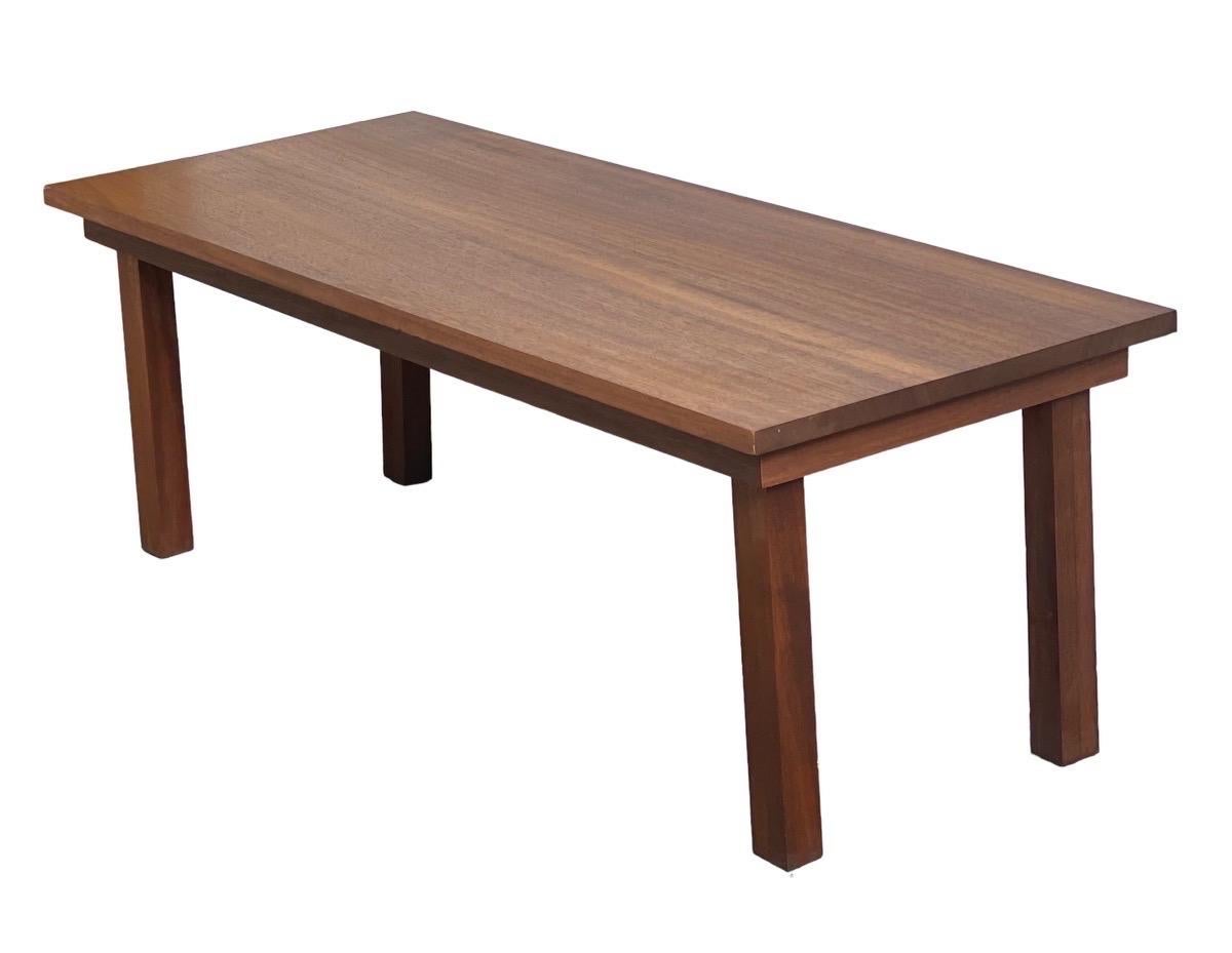 Vintage Mid-Century Modern Walnut Teak Wood Coffee Table For Sale 1