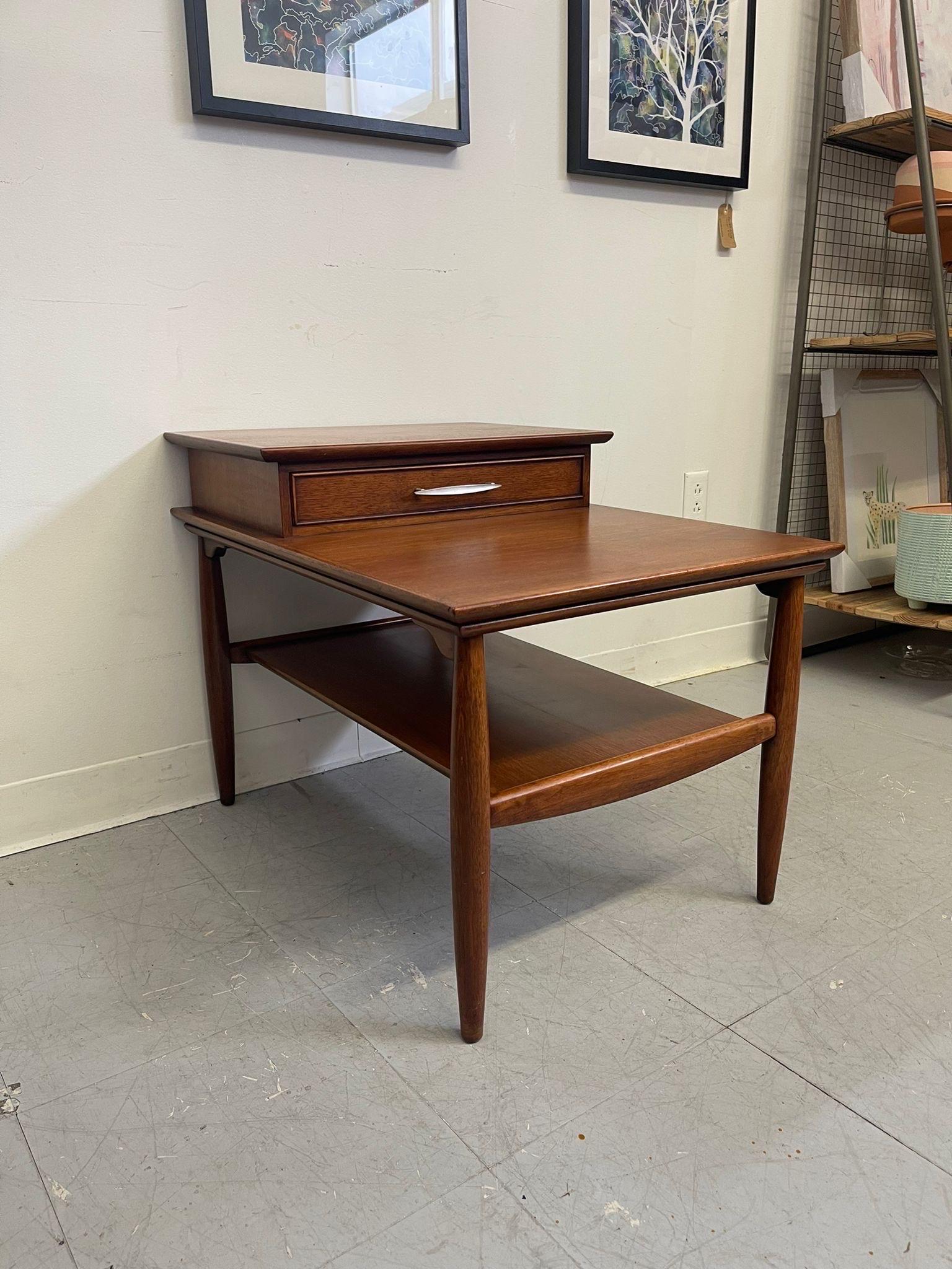 Mid-Century Modern Vintage Mid Century Modern Walnut Toned Accent Table by Hekman. For Sale