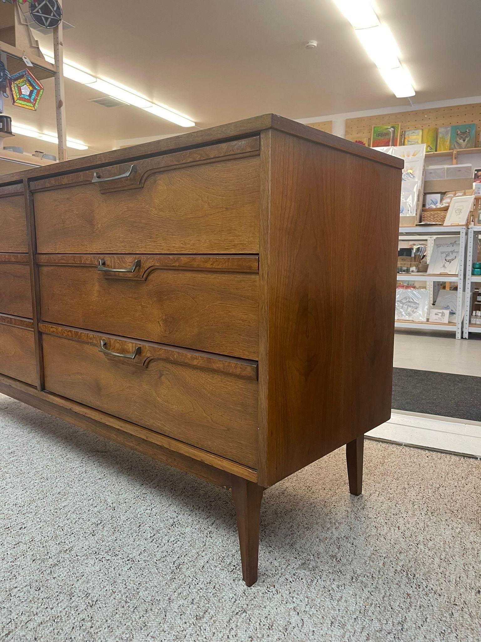 Vintage Mid Century Modern Walnut Toned Credenza With Burl Wood Accents. For Sale 1