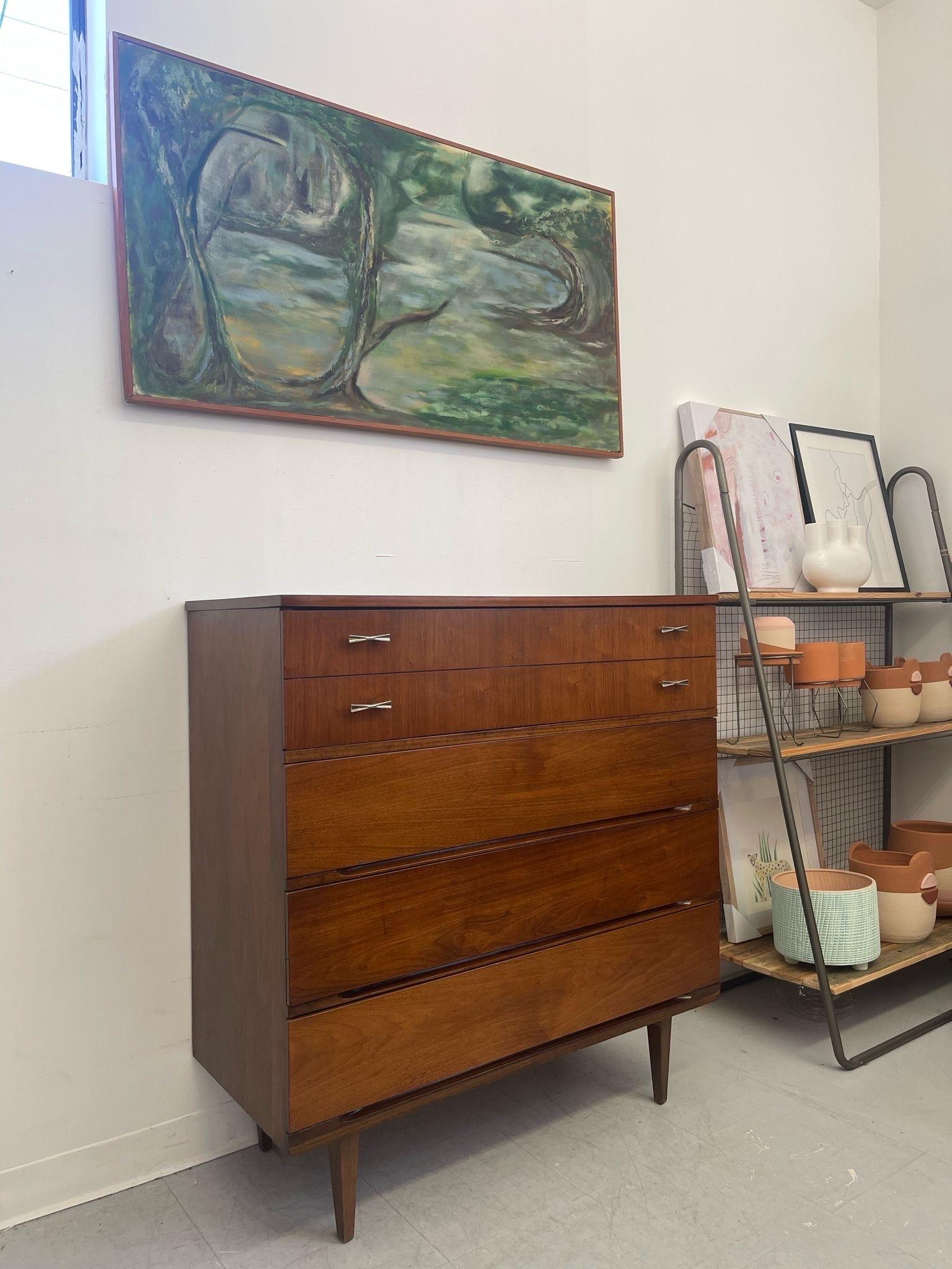 Vintage Mid Century Modern Walnut Toned Tall Dresser by Harmony House. In Good Condition For Sale In Seattle, WA