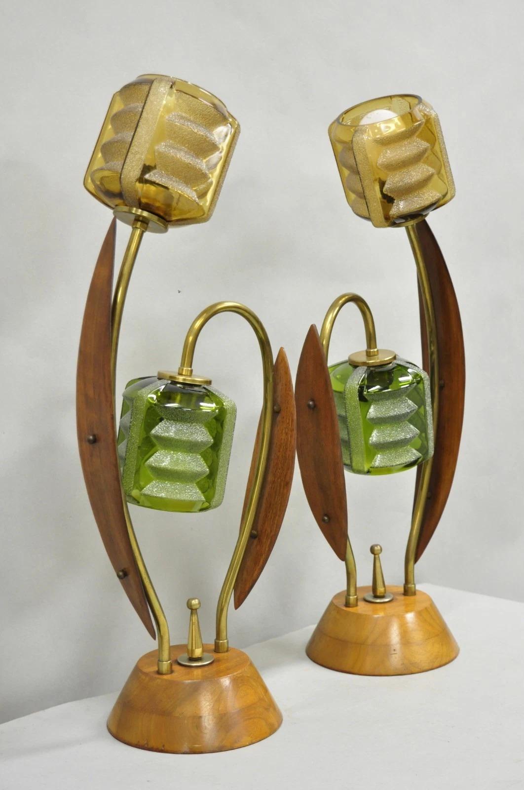 Paire de lampes de table Tulip Flower Glass Shade en noyer, Vintage Mid Century Modern en vente 5
